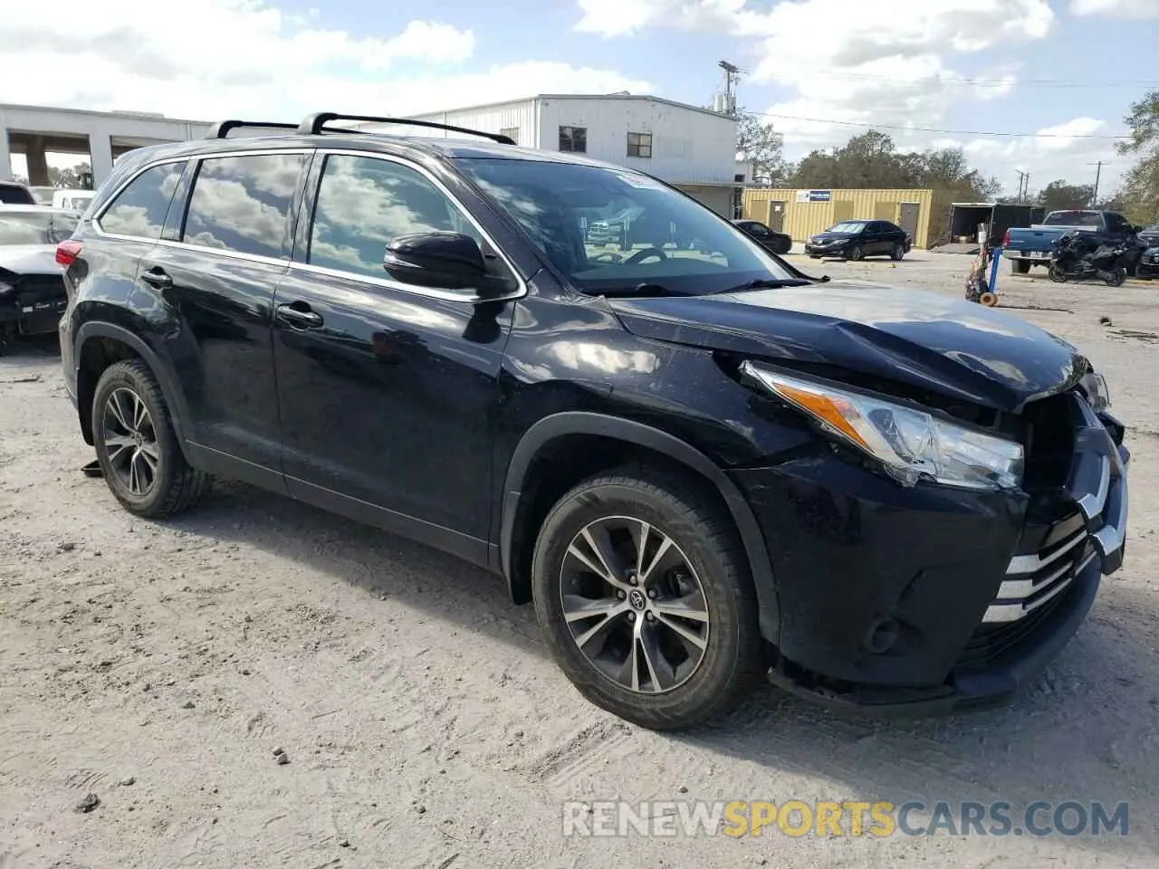 4 Photograph of a damaged car 5TDBZRFH0KS957549 TOYOTA HIGHLANDER 2019