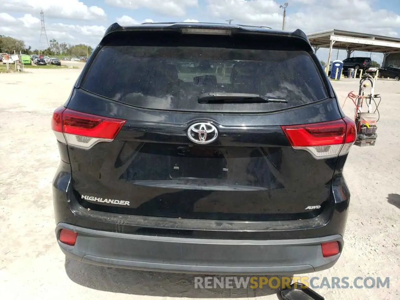 6 Photograph of a damaged car 5TDBZRFH0KS957549 TOYOTA HIGHLANDER 2019
