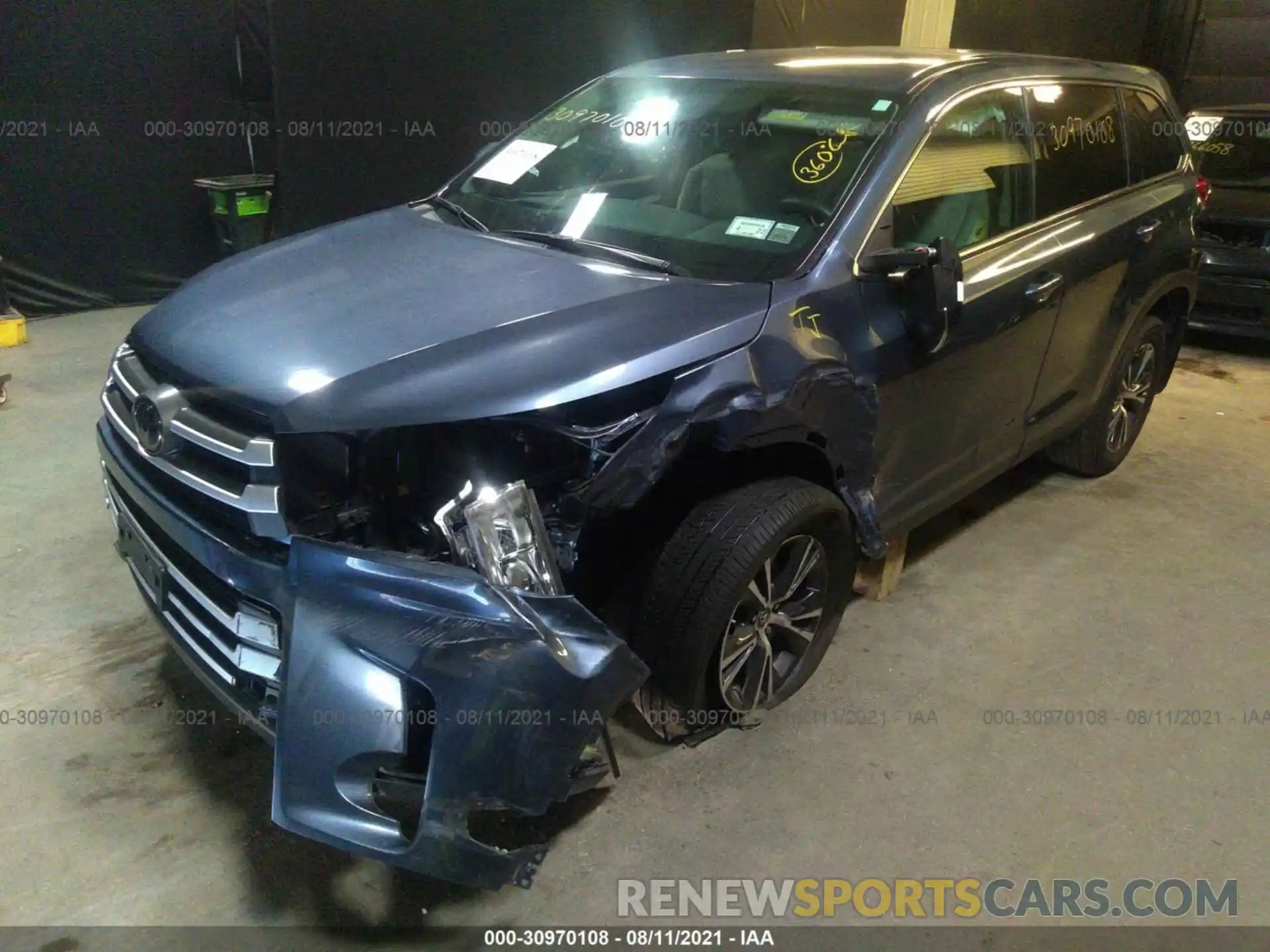 2 Photograph of a damaged car 5TDBZRFH0KS971063 TOYOTA HIGHLANDER 2019