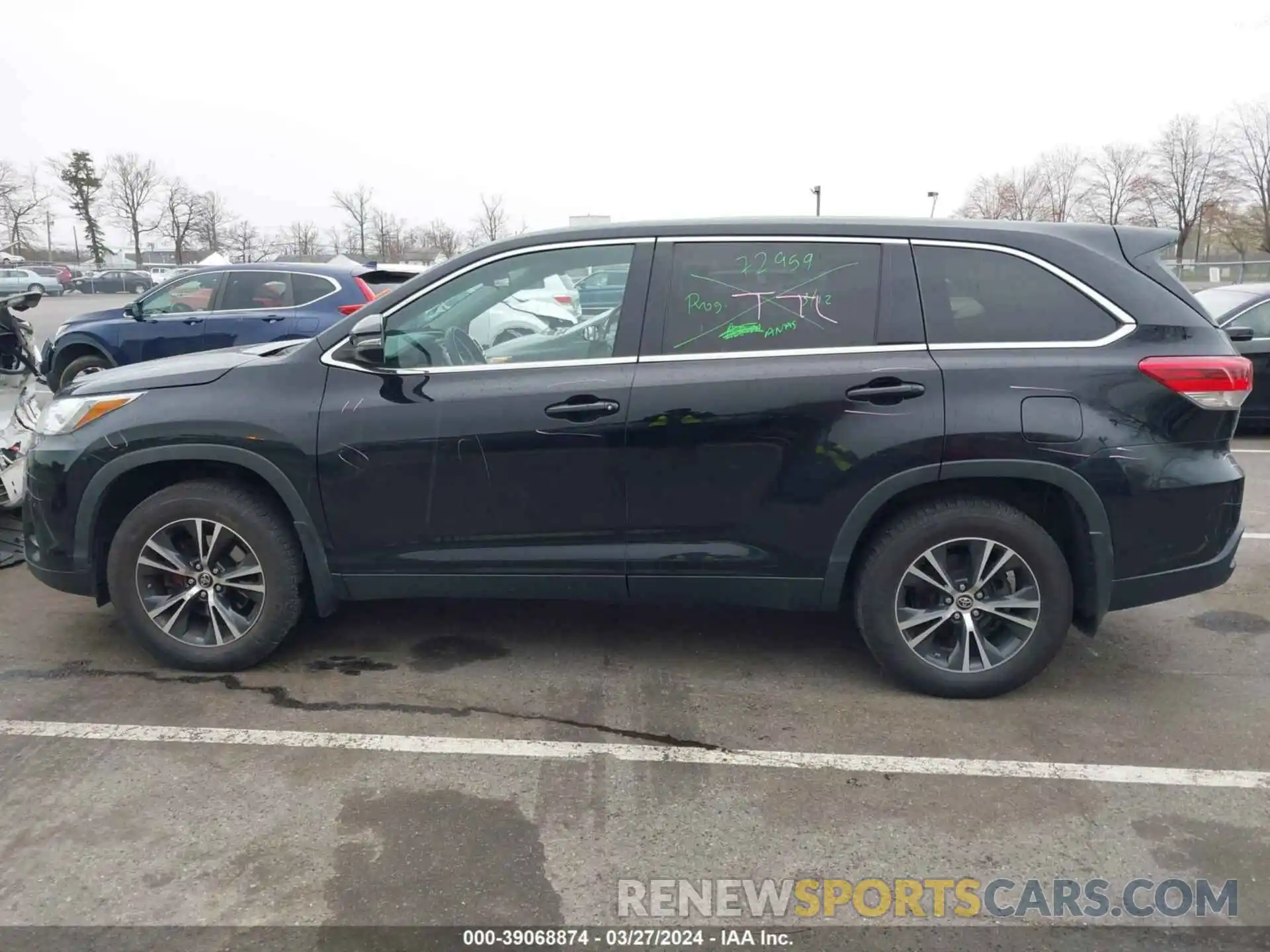 14 Photograph of a damaged car 5TDBZRFH0KS976666 TOYOTA HIGHLANDER 2019