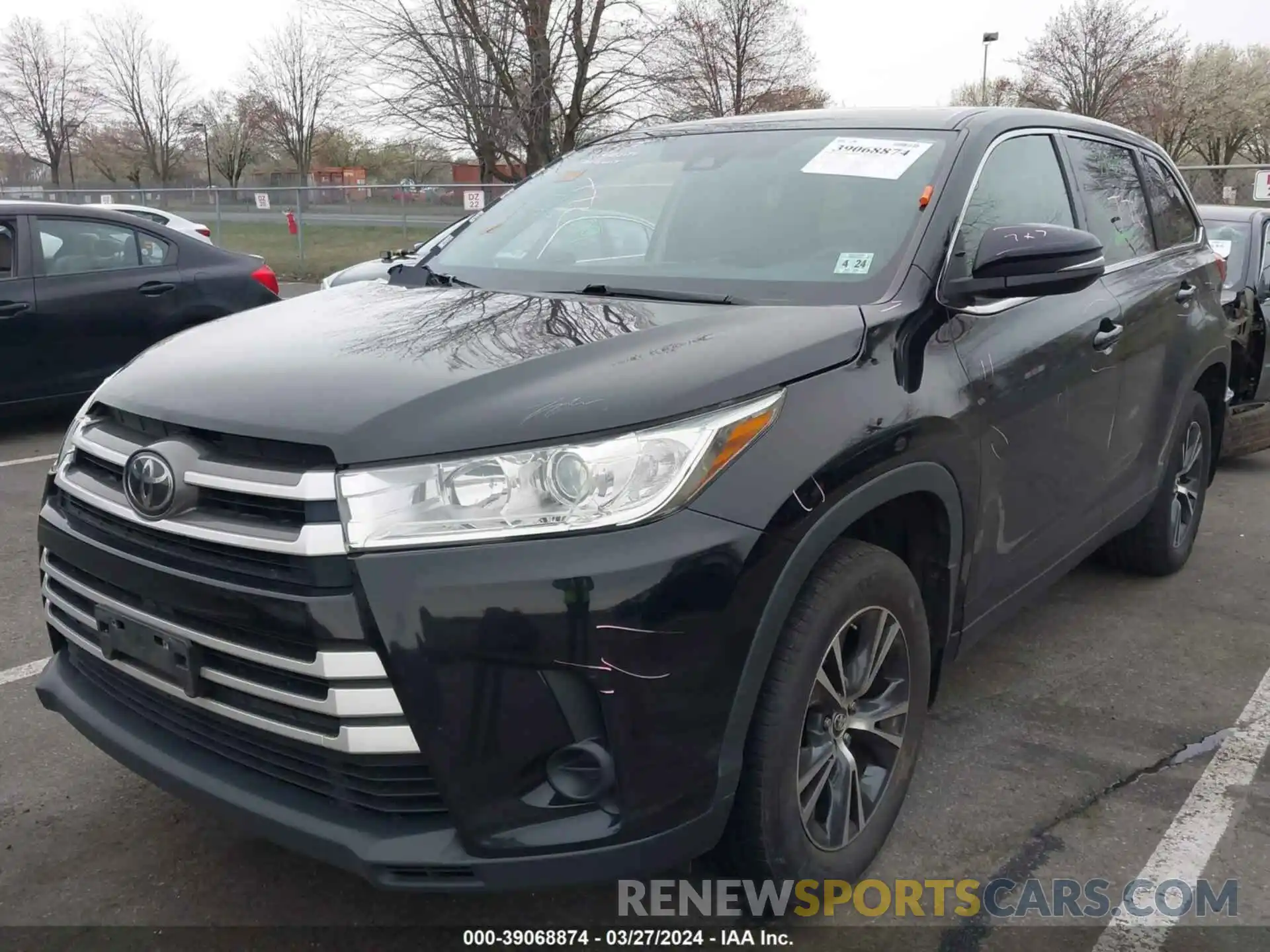 2 Photograph of a damaged car 5TDBZRFH0KS976666 TOYOTA HIGHLANDER 2019