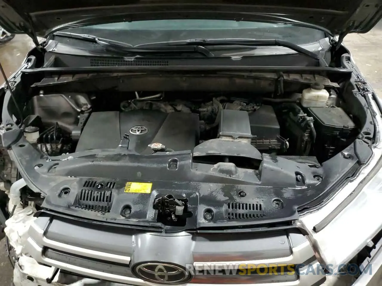 13 Photograph of a damaged car 5TDBZRFH0KS988042 TOYOTA HIGHLANDER 2019
