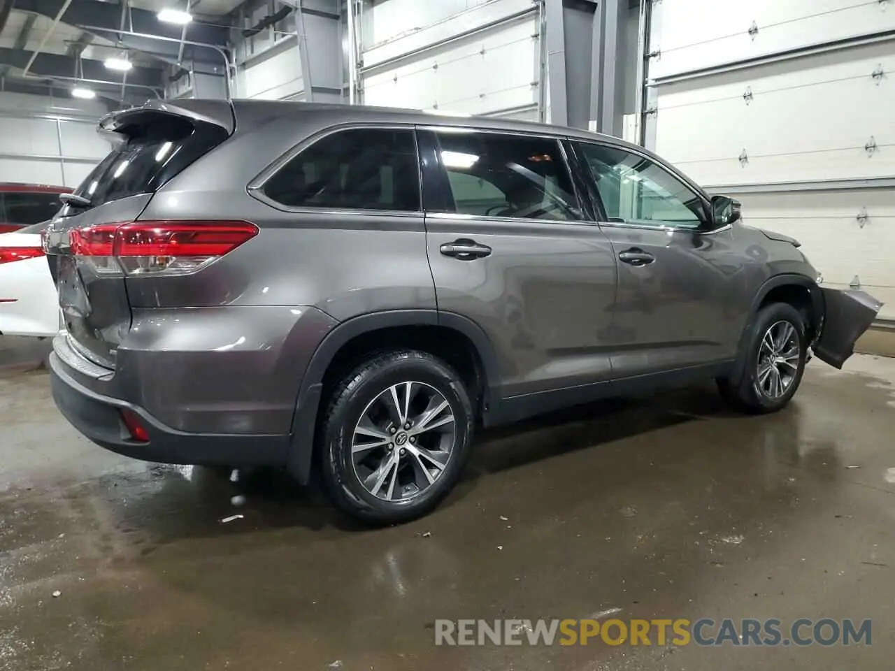 3 Photograph of a damaged car 5TDBZRFH0KS988042 TOYOTA HIGHLANDER 2019
