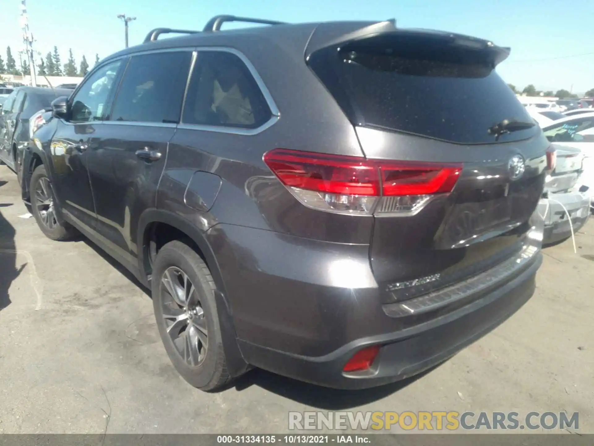 3 Photograph of a damaged car 5TDBZRFH0KS990373 TOYOTA HIGHLANDER 2019