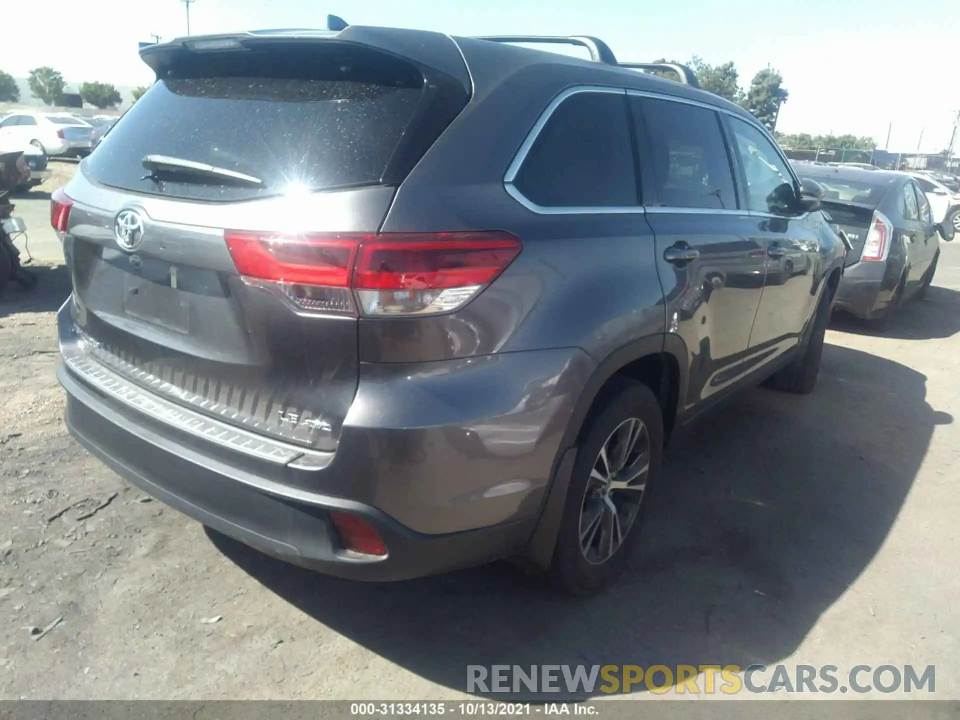 4 Photograph of a damaged car 5TDBZRFH0KS990373 TOYOTA HIGHLANDER 2019