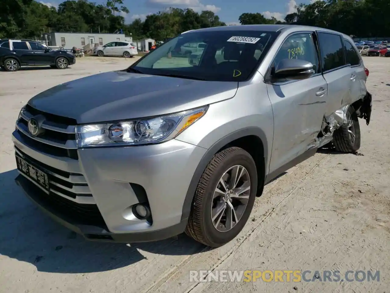 2 Photograph of a damaged car 5TDBZRFH0KS998974 TOYOTA HIGHLANDER 2019