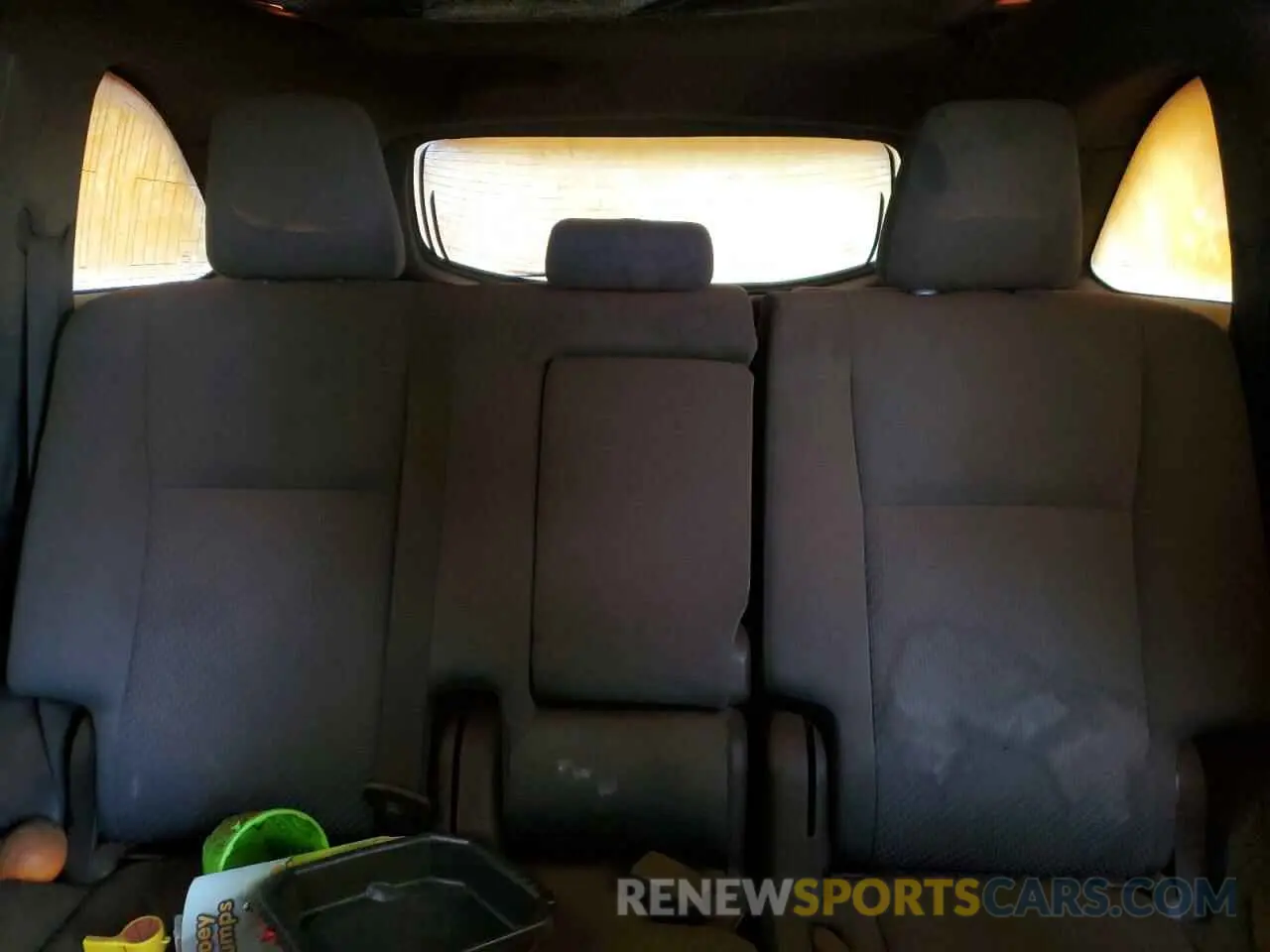 10 Photograph of a damaged car 5TDBZRFH1KS701615 TOYOTA HIGHLANDER 2019