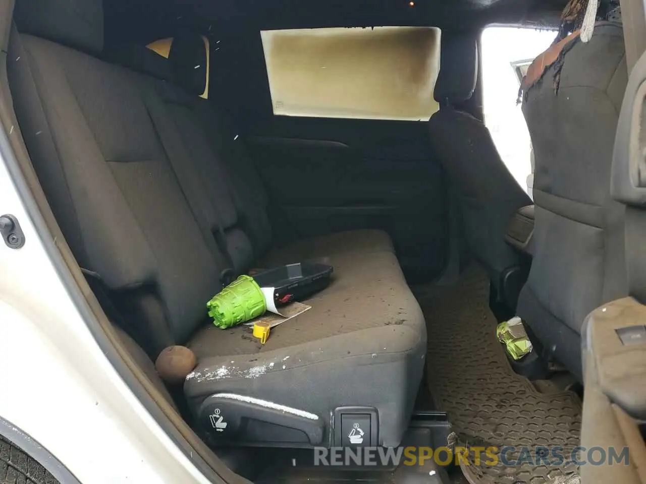 11 Photograph of a damaged car 5TDBZRFH1KS701615 TOYOTA HIGHLANDER 2019