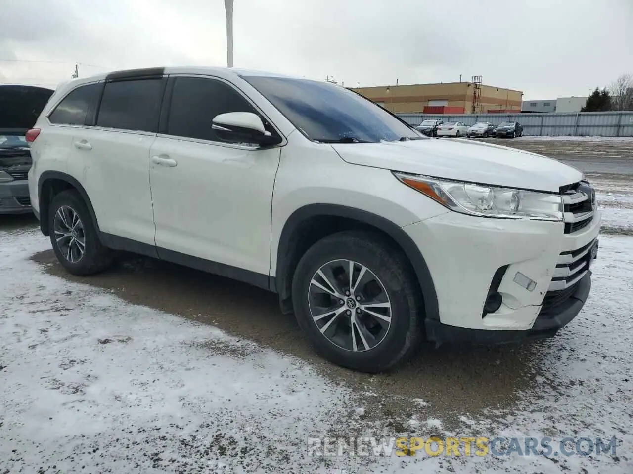 4 Photograph of a damaged car 5TDBZRFH1KS701615 TOYOTA HIGHLANDER 2019