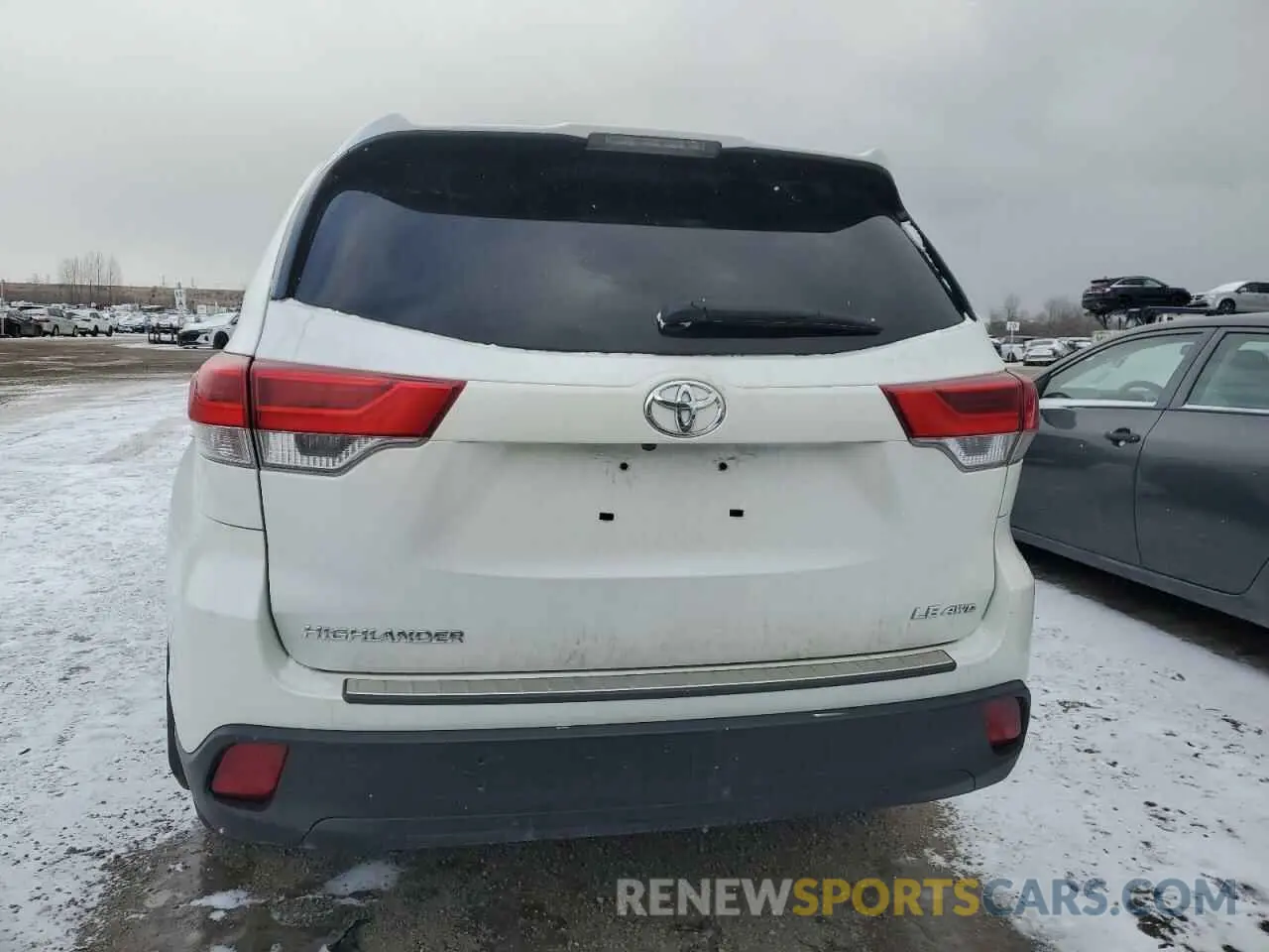 6 Photograph of a damaged car 5TDBZRFH1KS701615 TOYOTA HIGHLANDER 2019