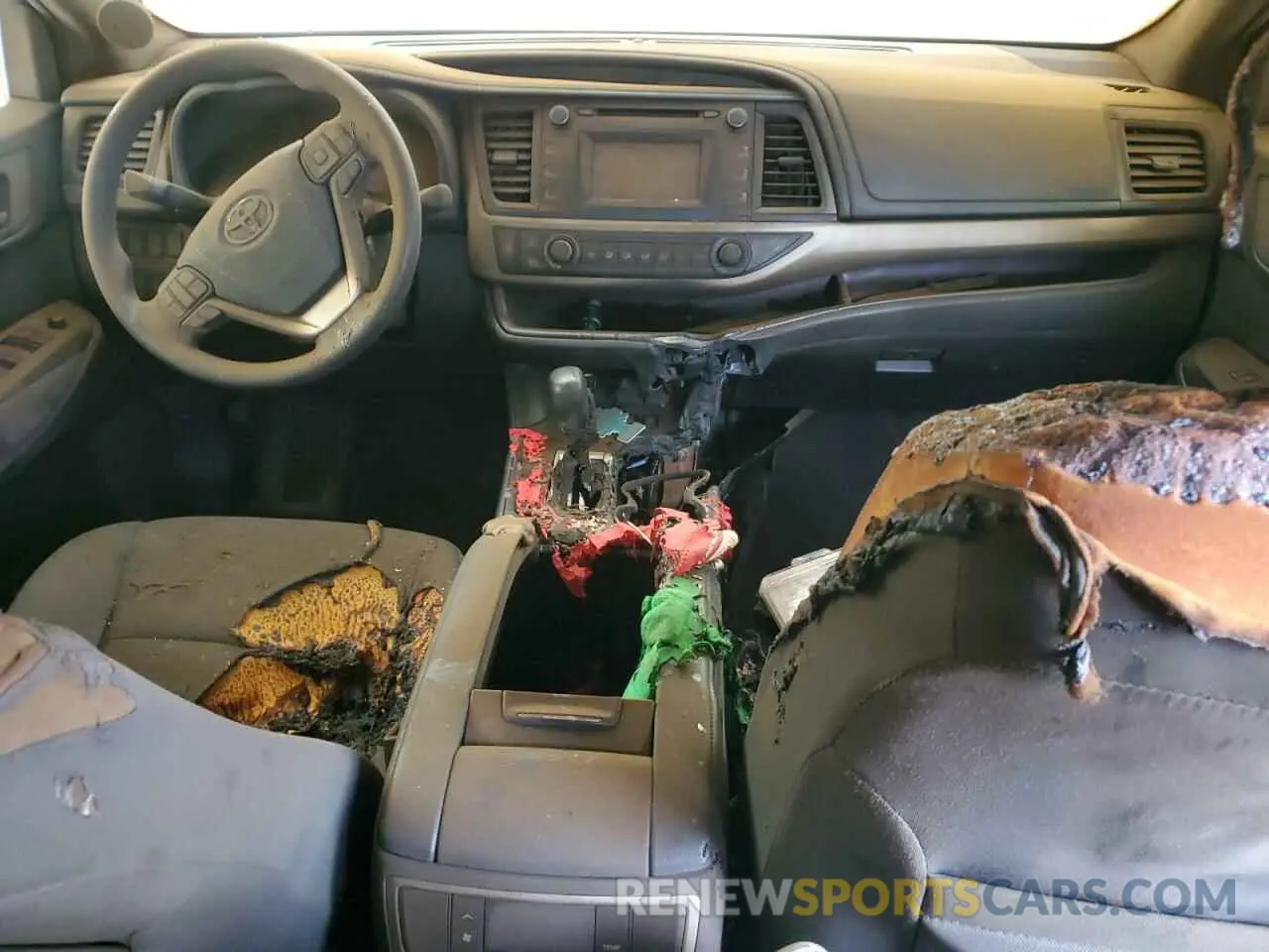 8 Photograph of a damaged car 5TDBZRFH1KS701615 TOYOTA HIGHLANDER 2019