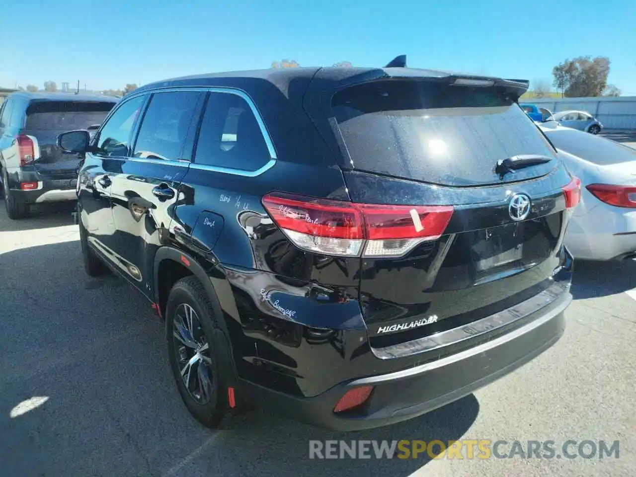 3 Photograph of a damaged car 5TDBZRFH1KS735120 TOYOTA HIGHLANDER 2019