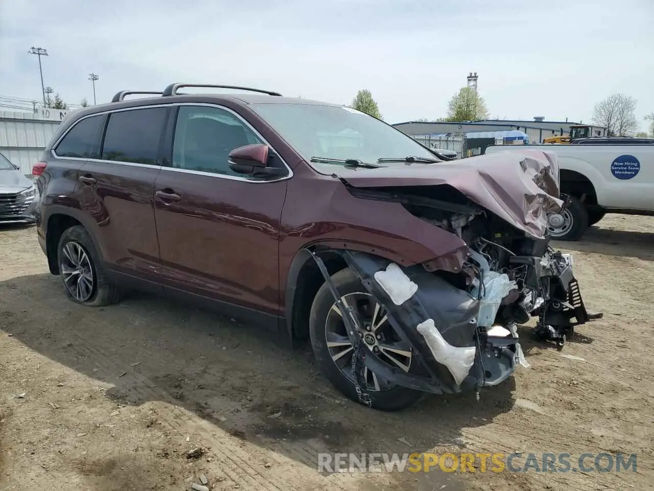 4 Photograph of a damaged car 5TDBZRFH1KS741760 TOYOTA HIGHLANDER 2019