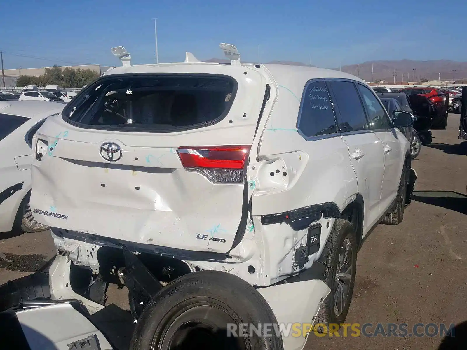 4 Photograph of a damaged car 5TDBZRFH1KS919652 TOYOTA HIGHLANDER 2019