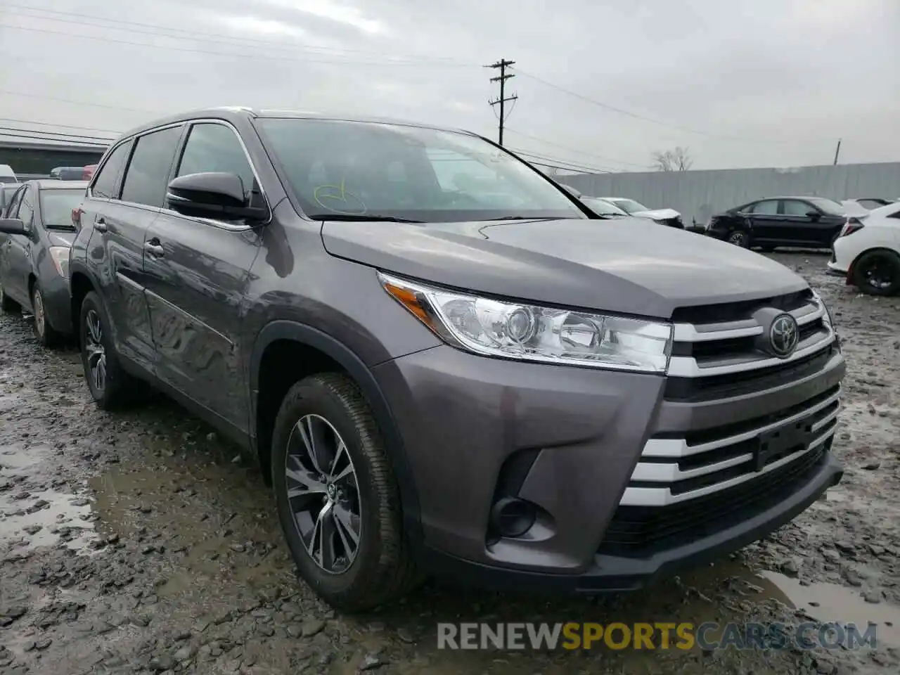 1 Photograph of a damaged car 5TDBZRFH1KS921837 TOYOTA HIGHLANDER 2019