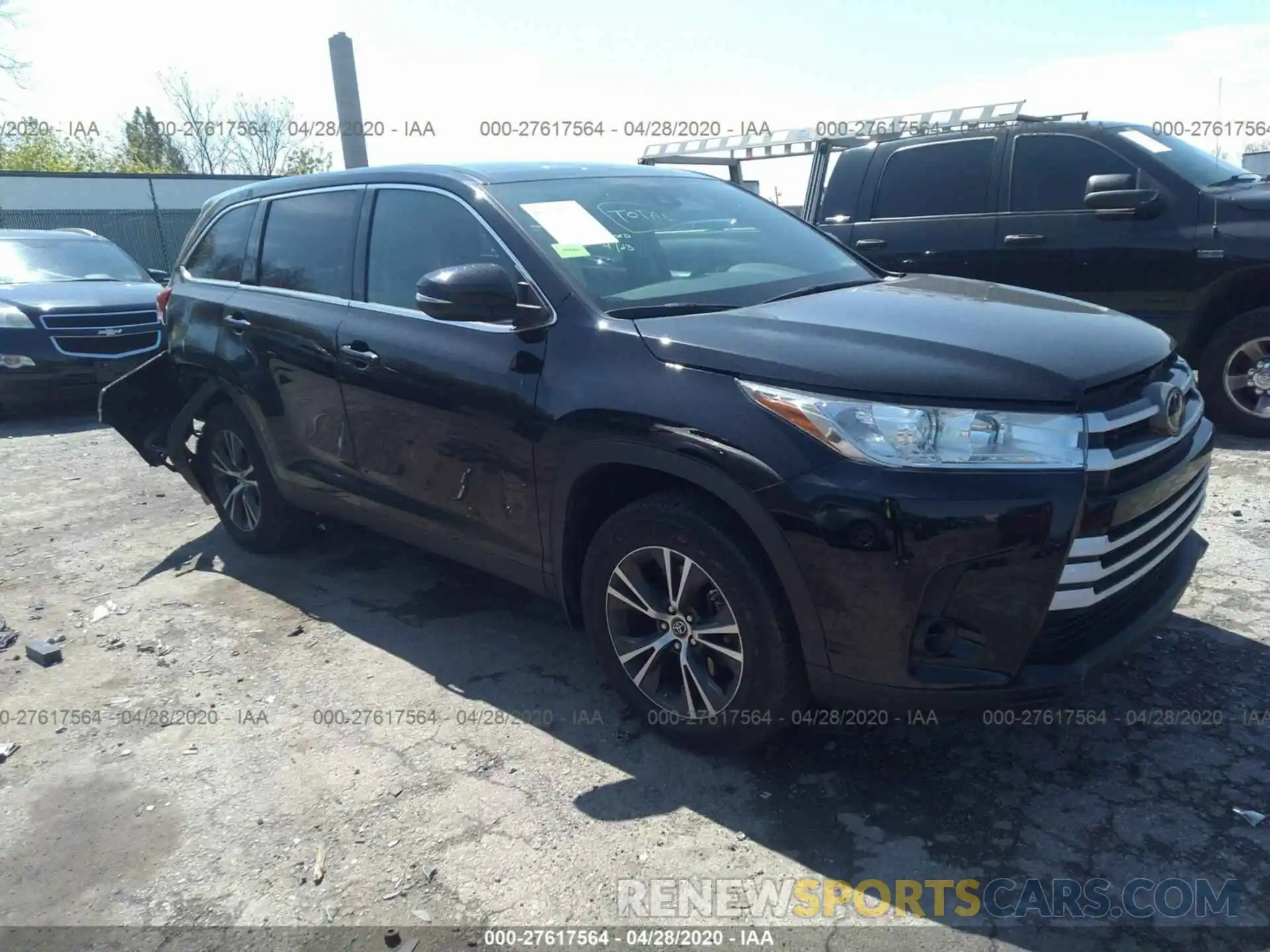 1 Photograph of a damaged car 5TDBZRFH1KS922230 TOYOTA HIGHLANDER 2019