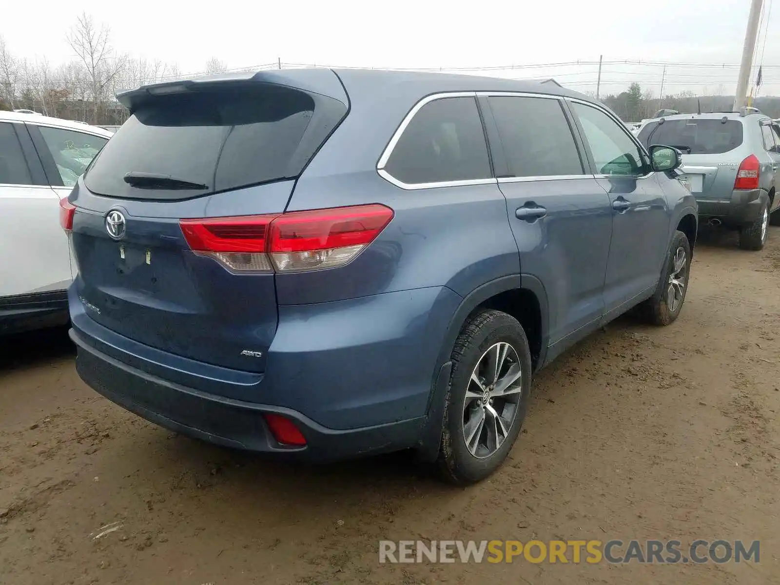 4 Photograph of a damaged car 5TDBZRFH1KS923006 TOYOTA HIGHLANDER 2019