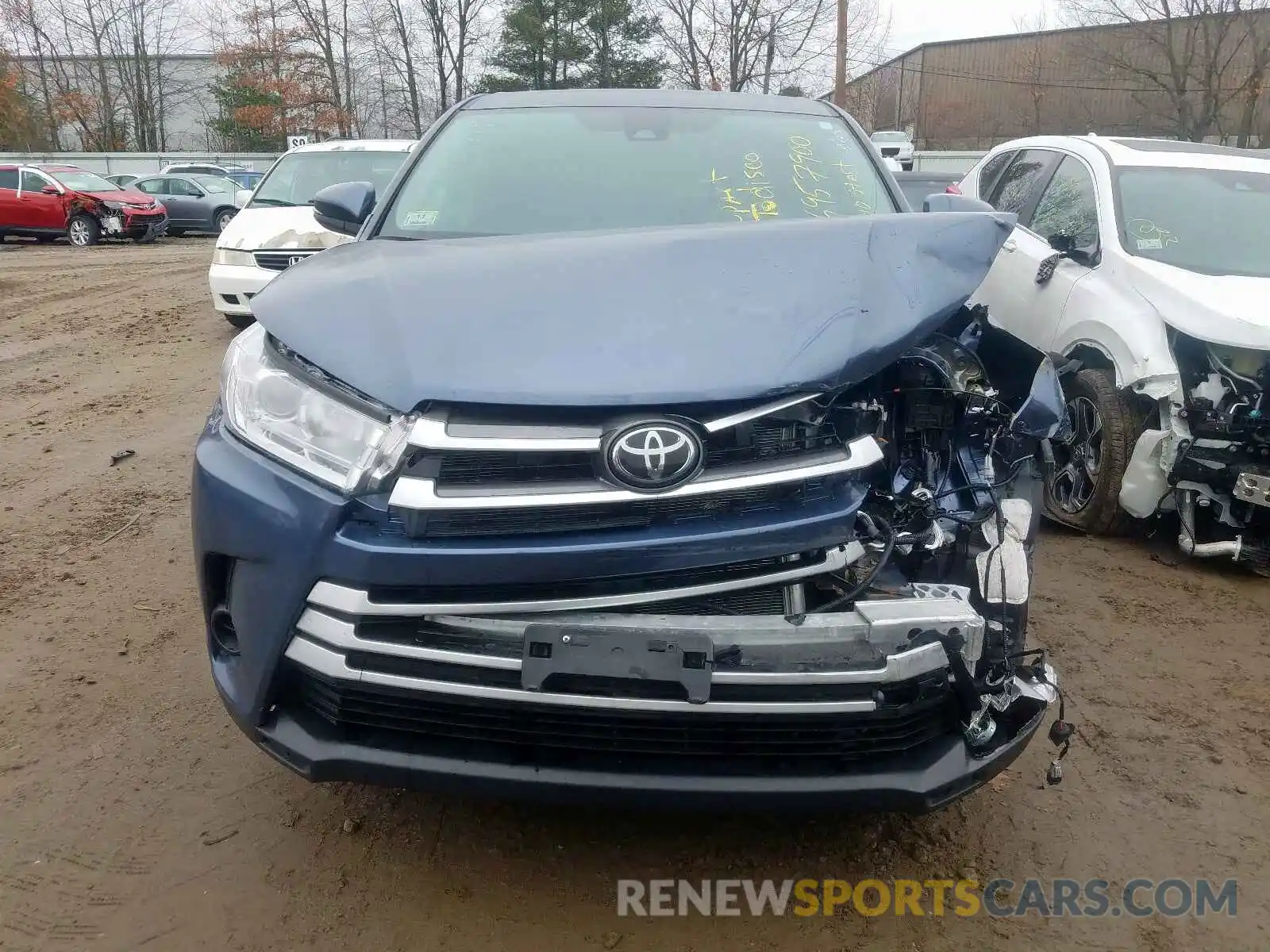 9 Photograph of a damaged car 5TDBZRFH1KS923006 TOYOTA HIGHLANDER 2019