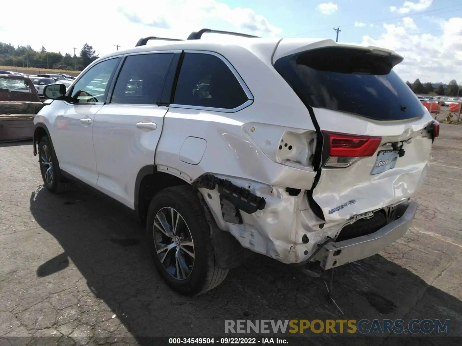 3 Photograph of a damaged car 5TDBZRFH1KS925838 TOYOTA HIGHLANDER 2019