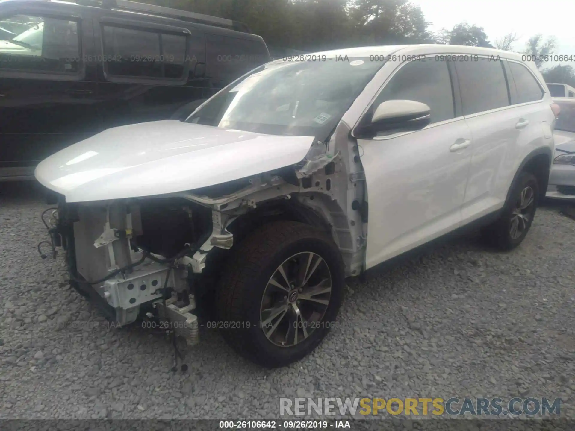 2 Photograph of a damaged car 5TDBZRFH1KS926939 TOYOTA HIGHLANDER 2019