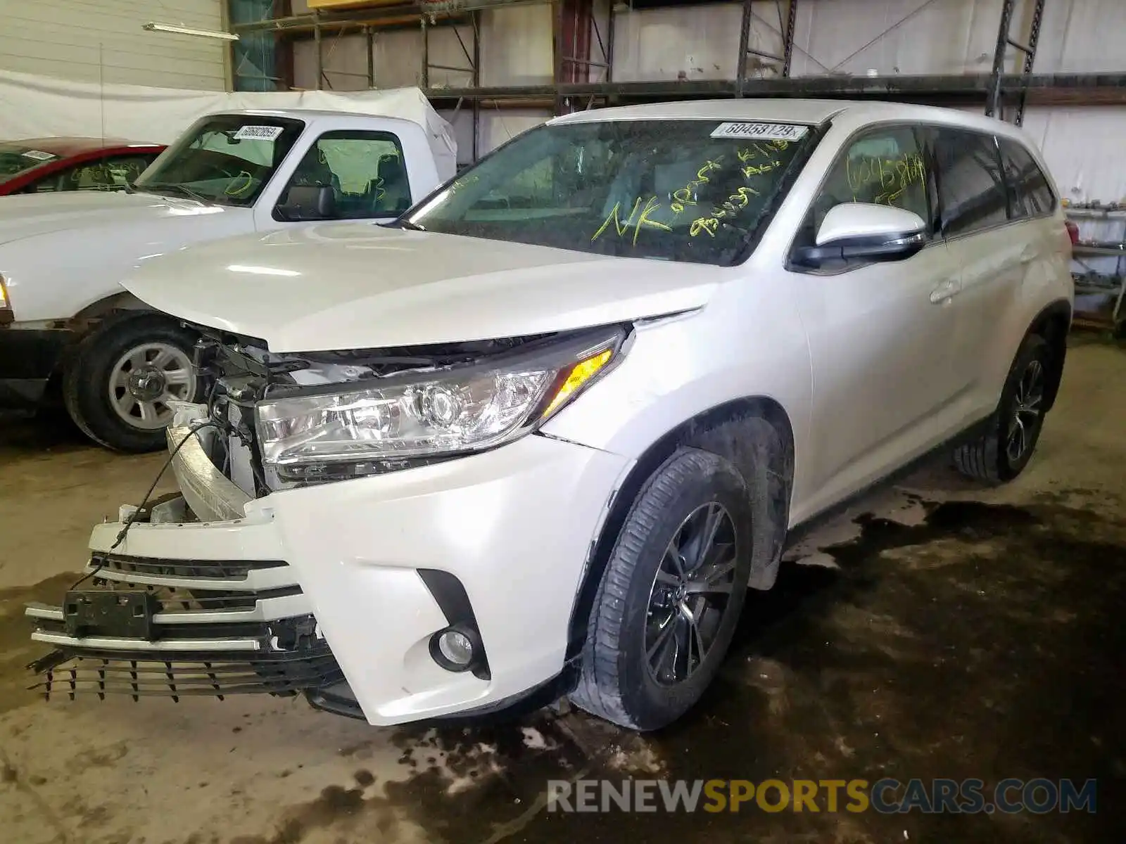 2 Photograph of a damaged car 5TDBZRFH1KS934037 TOYOTA HIGHLANDER 2019