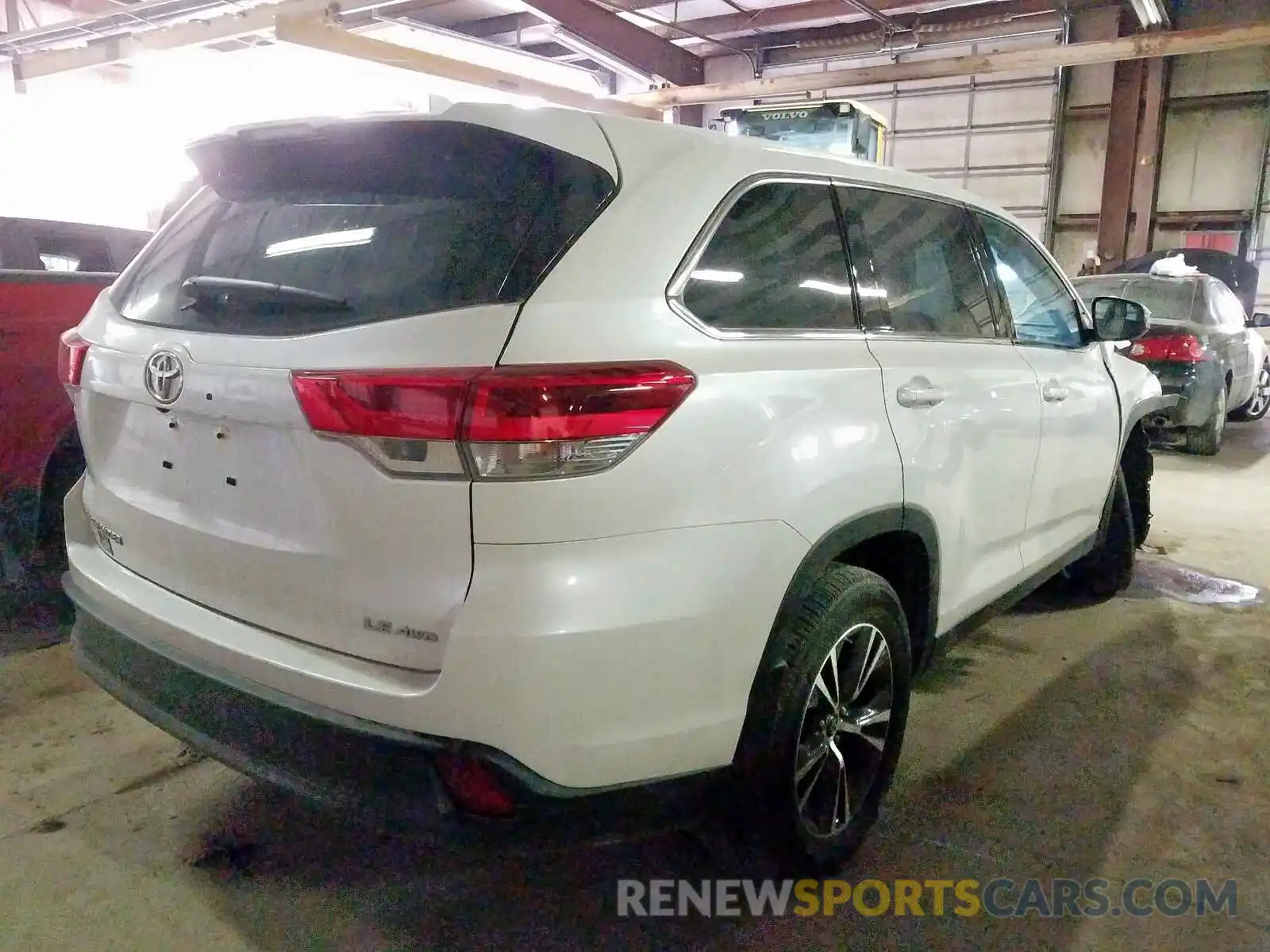 4 Photograph of a damaged car 5TDBZRFH1KS934037 TOYOTA HIGHLANDER 2019