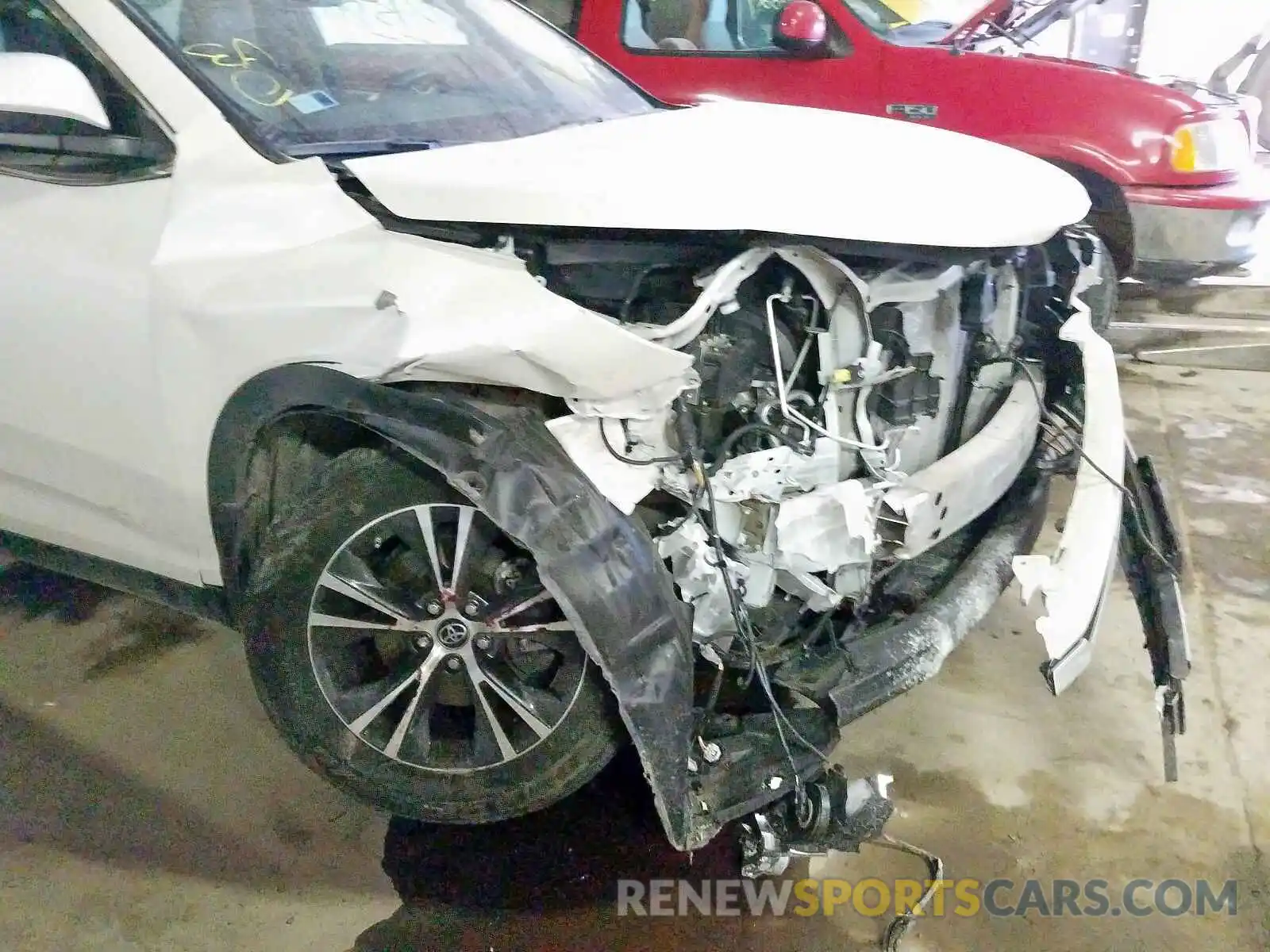 9 Photograph of a damaged car 5TDBZRFH1KS934037 TOYOTA HIGHLANDER 2019