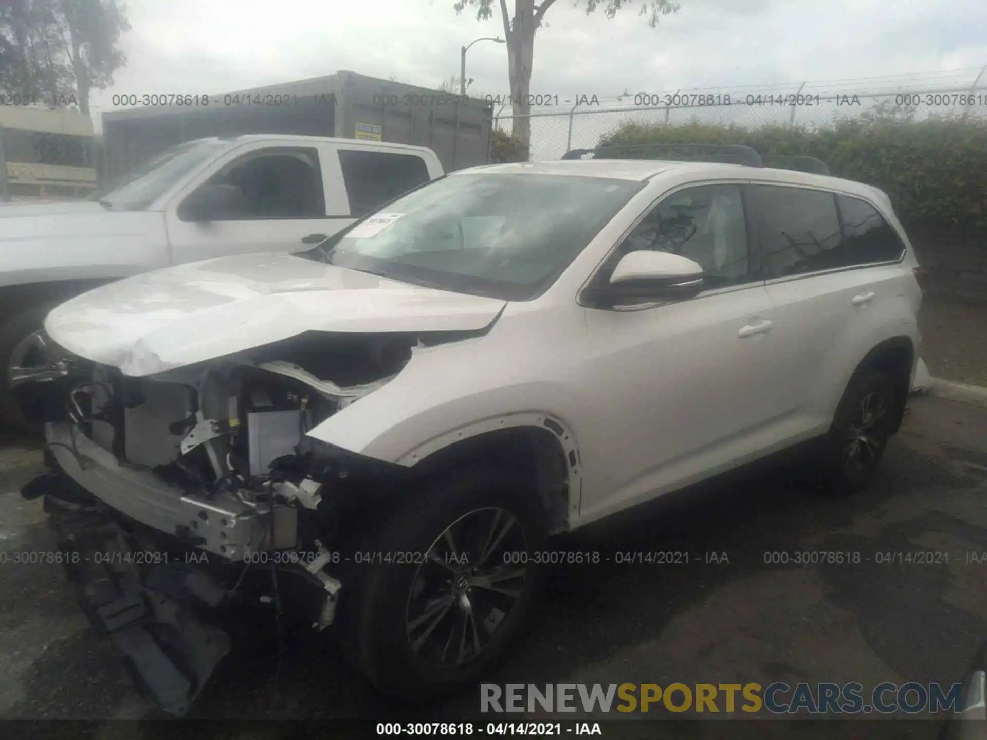 2 Photograph of a damaged car 5TDBZRFH1KS957009 TOYOTA HIGHLANDER 2019