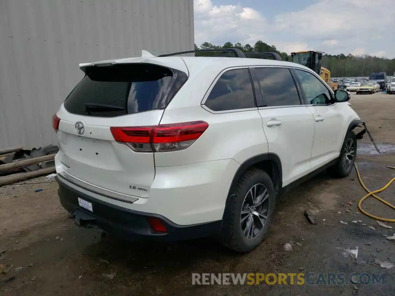 4 Photograph of a damaged car 5TDBZRFH1KS969564 TOYOTA HIGHLANDER 2019