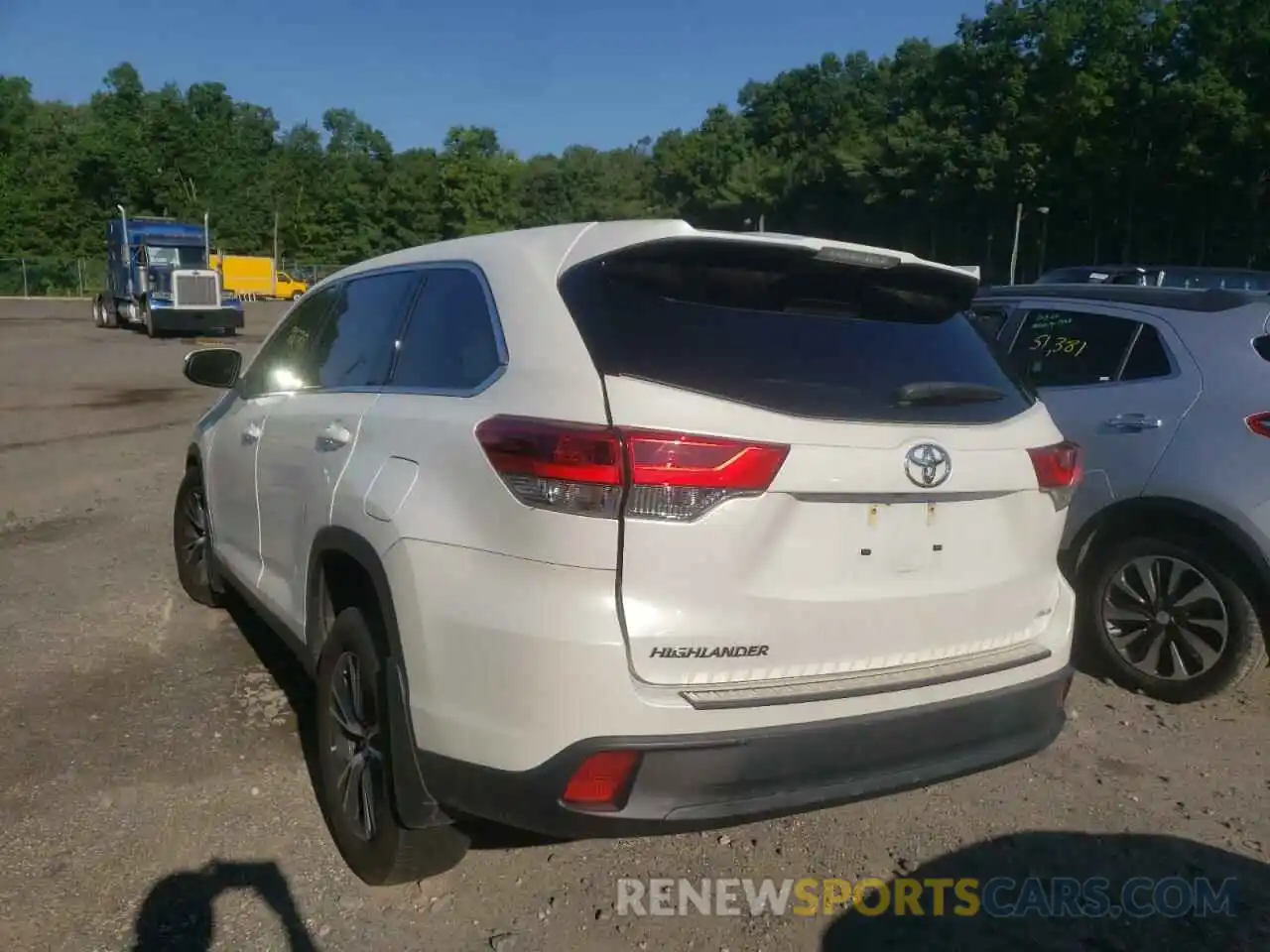 3 Photograph of a damaged car 5TDBZRFH1KS971749 TOYOTA HIGHLANDER 2019