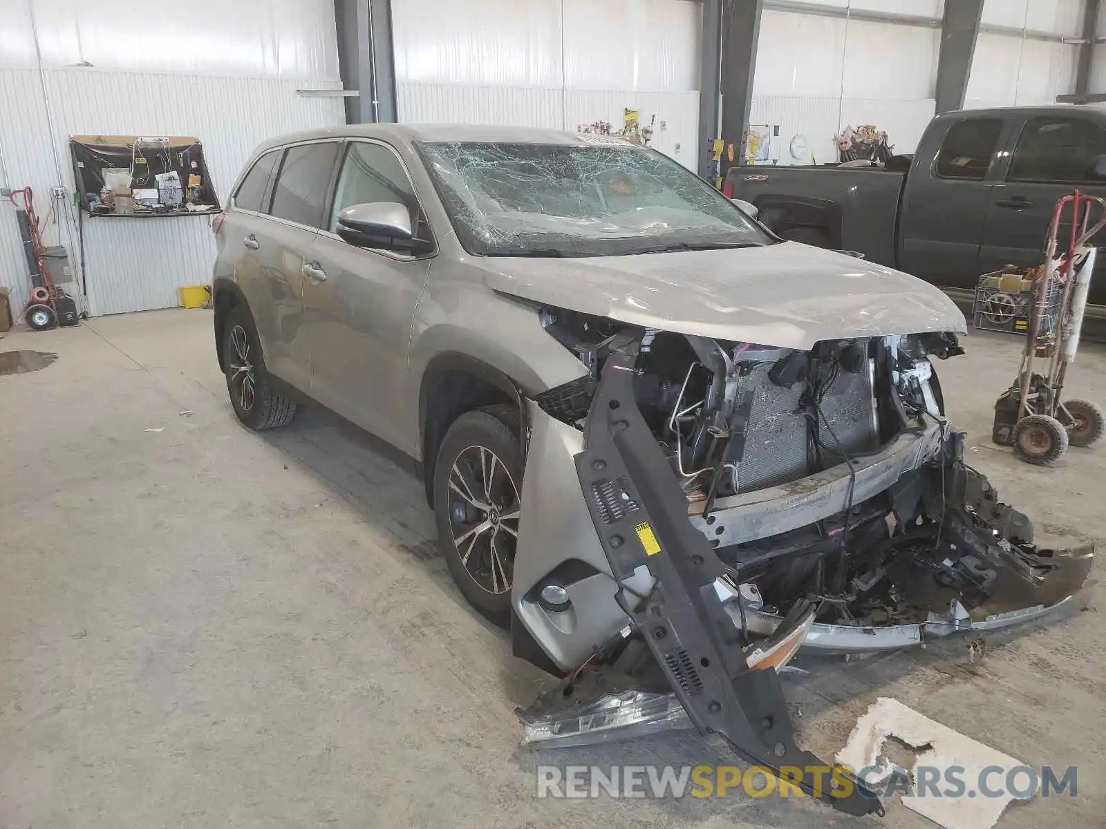 1 Photograph of a damaged car 5TDBZRFH1KS973548 TOYOTA HIGHLANDER 2019