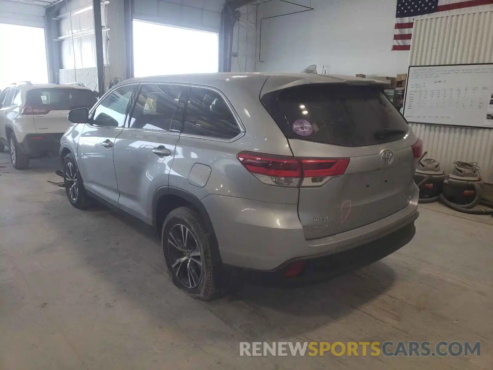 3 Photograph of a damaged car 5TDBZRFH1KS973548 TOYOTA HIGHLANDER 2019