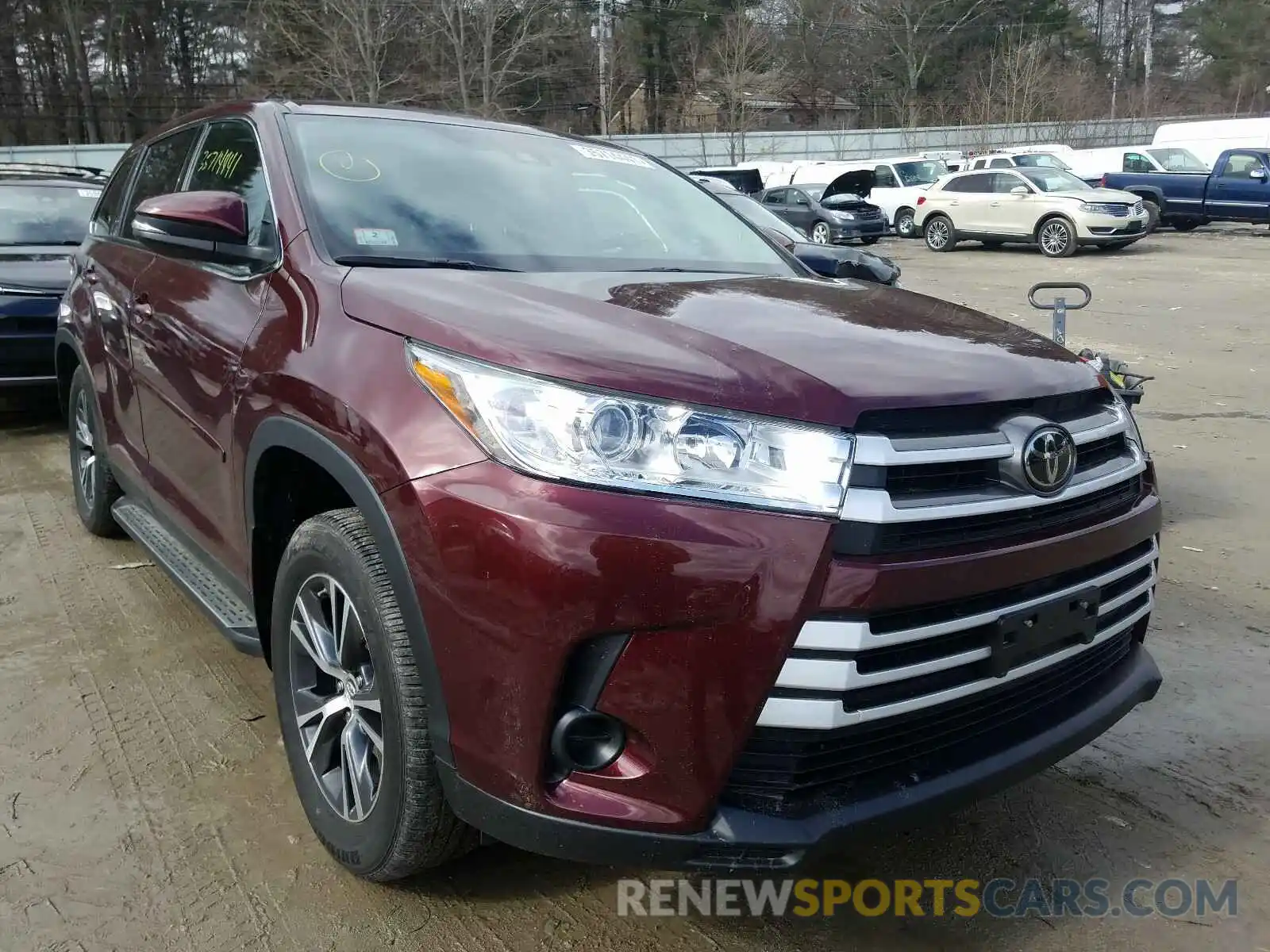 1 Photograph of a damaged car 5TDBZRFH1KS975607 TOYOTA HIGHLANDER 2019