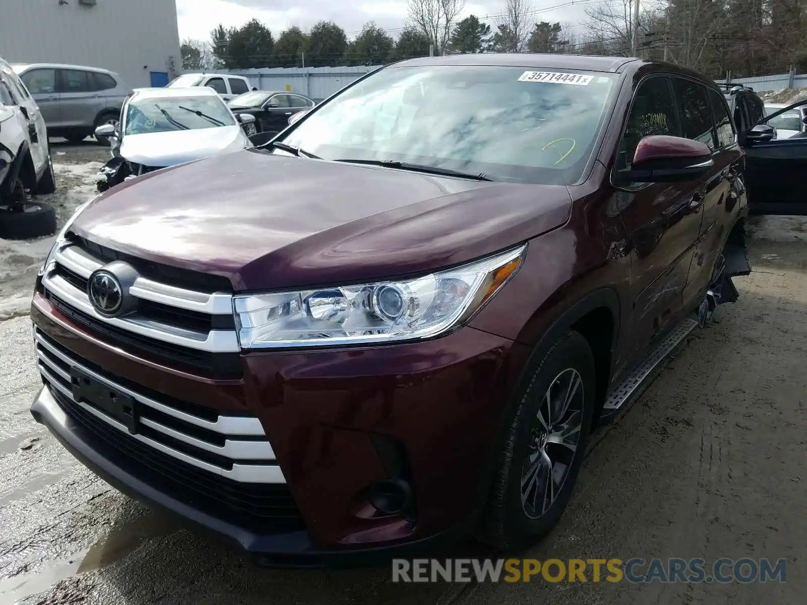 2 Photograph of a damaged car 5TDBZRFH1KS975607 TOYOTA HIGHLANDER 2019