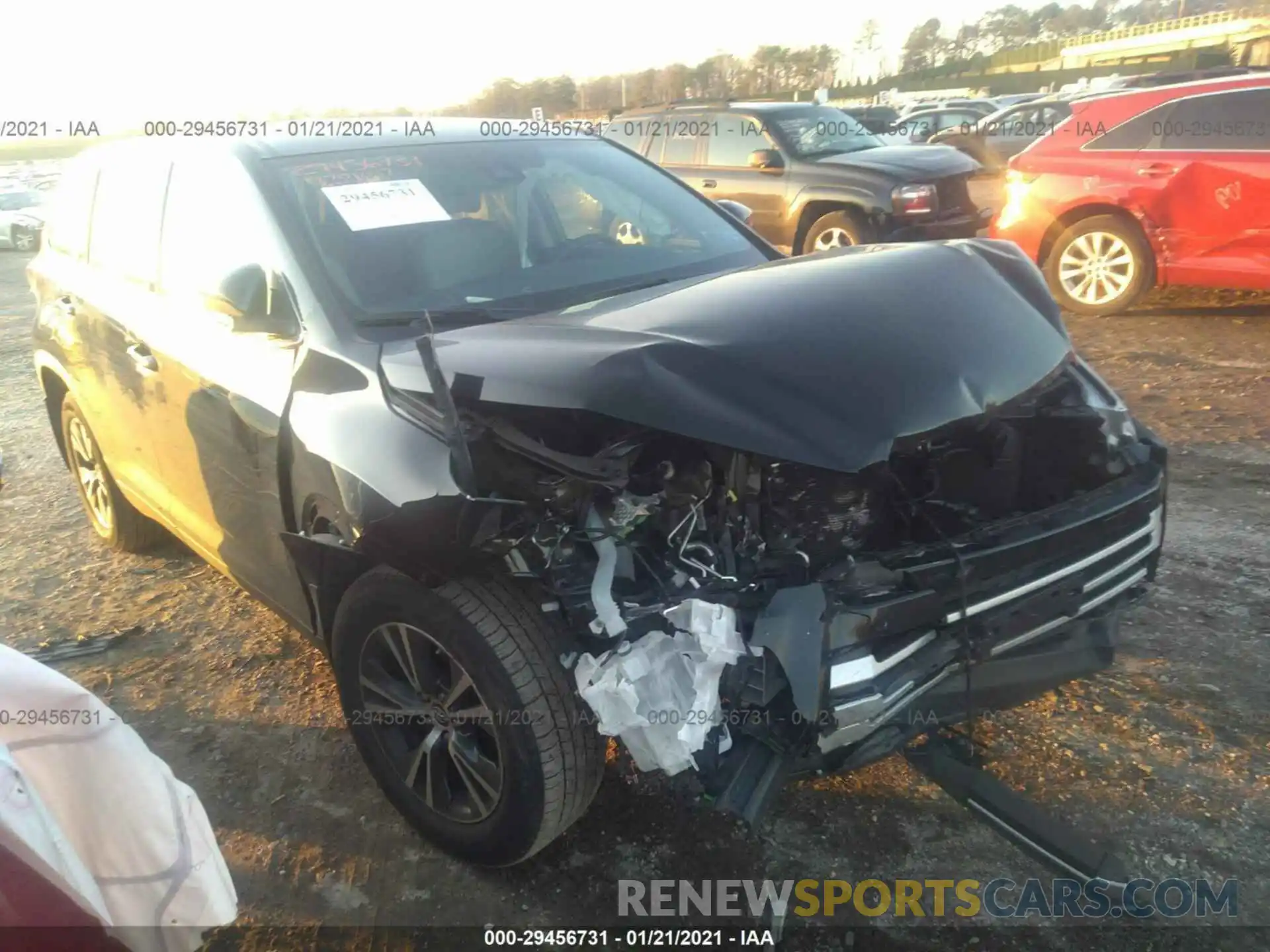 1 Photograph of a damaged car 5TDBZRFH2KS707925 TOYOTA HIGHLANDER 2019