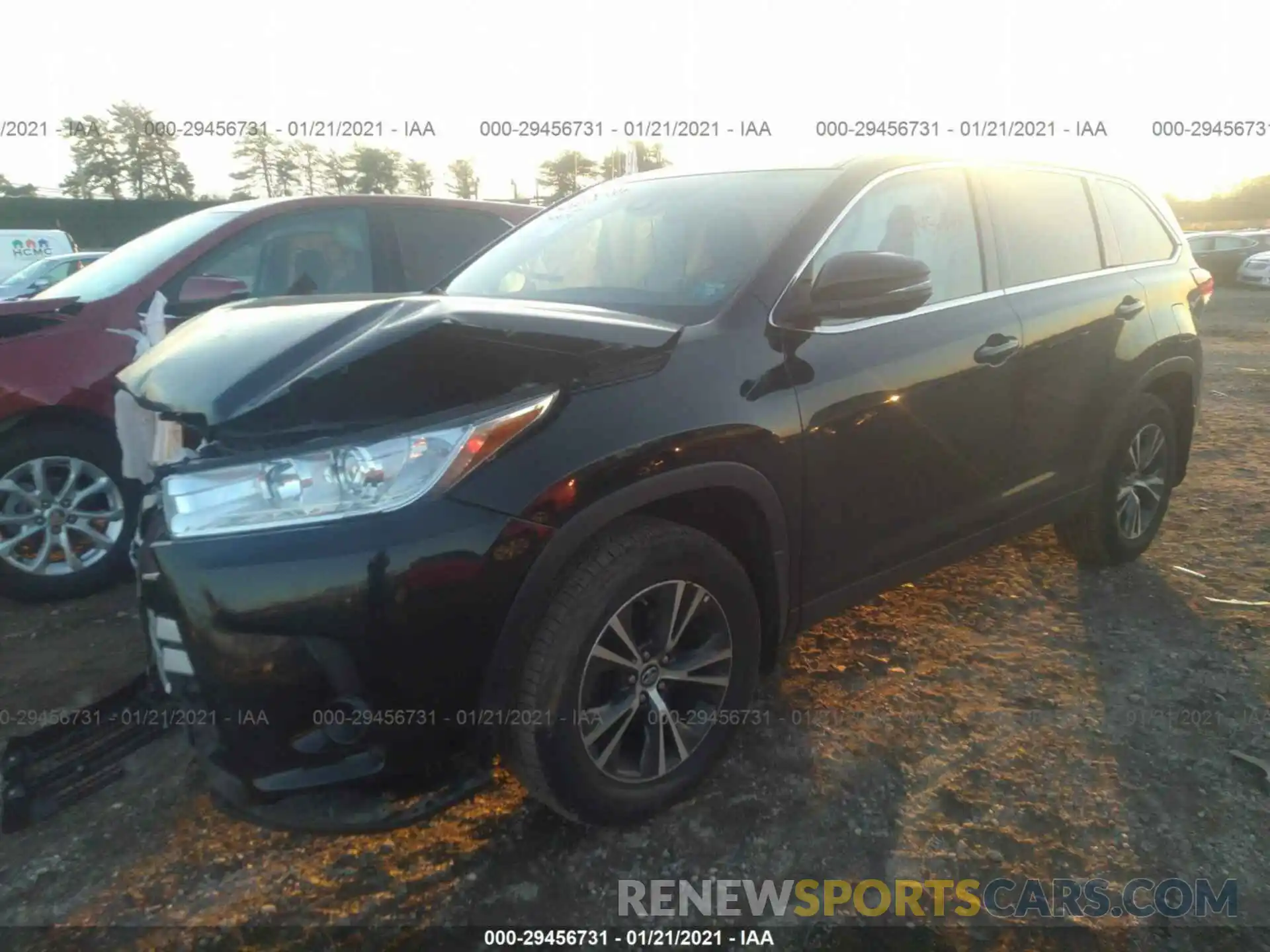 2 Photograph of a damaged car 5TDBZRFH2KS707925 TOYOTA HIGHLANDER 2019