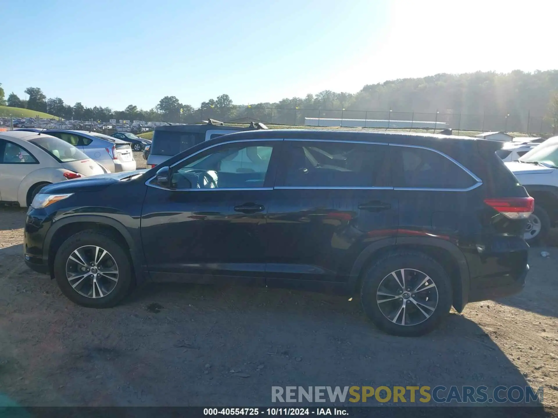 14 Photograph of a damaged car 5TDBZRFH2KS716916 TOYOTA HIGHLANDER 2019