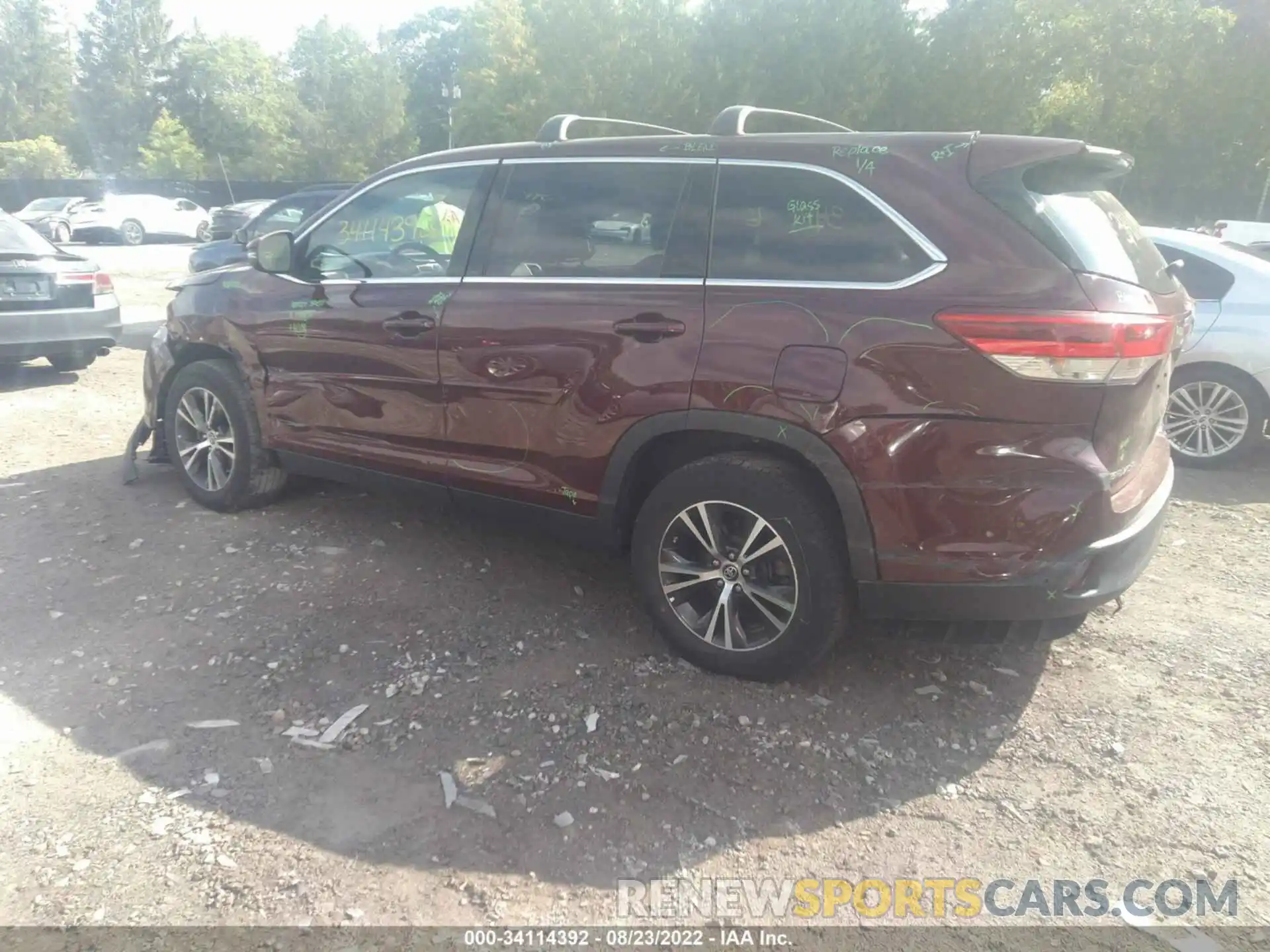 3 Photograph of a damaged car 5TDBZRFH2KS720500 TOYOTA HIGHLANDER 2019