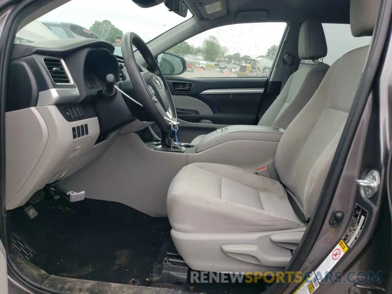 7 Photograph of a damaged car 5TDBZRFH2KS725325 TOYOTA HIGHLANDER 2019