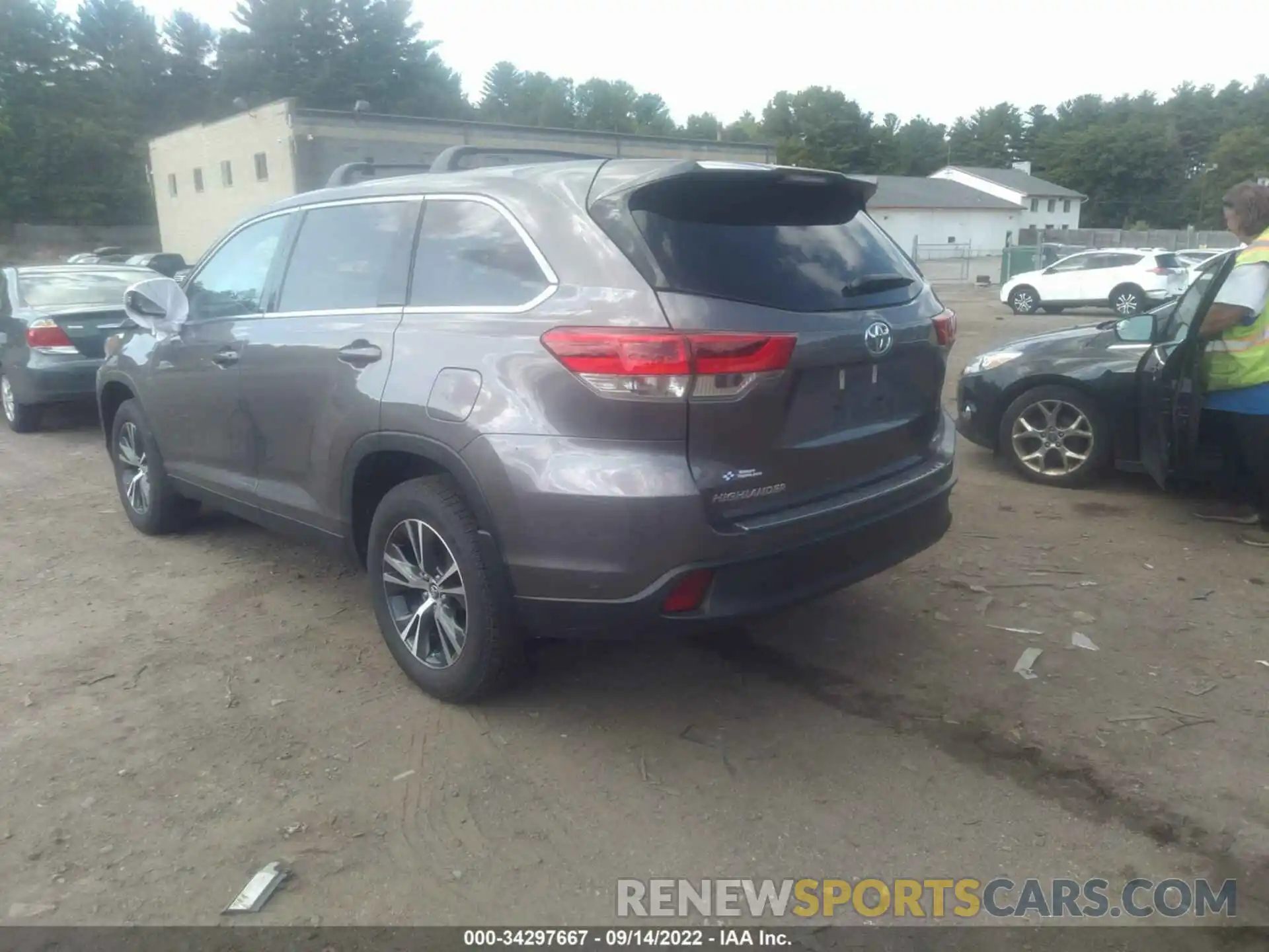 3 Photograph of a damaged car 5TDBZRFH2KS739368 TOYOTA HIGHLANDER 2019