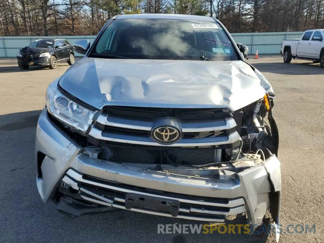 5 Photograph of a damaged car 5TDBZRFH2KS739936 TOYOTA HIGHLANDER 2019
