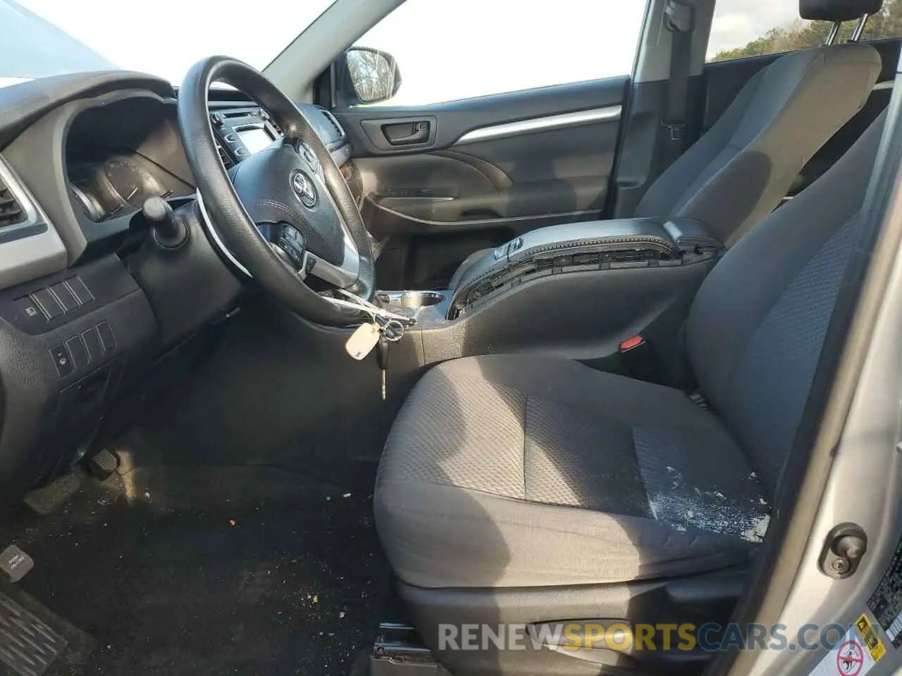7 Photograph of a damaged car 5TDBZRFH2KS739936 TOYOTA HIGHLANDER 2019