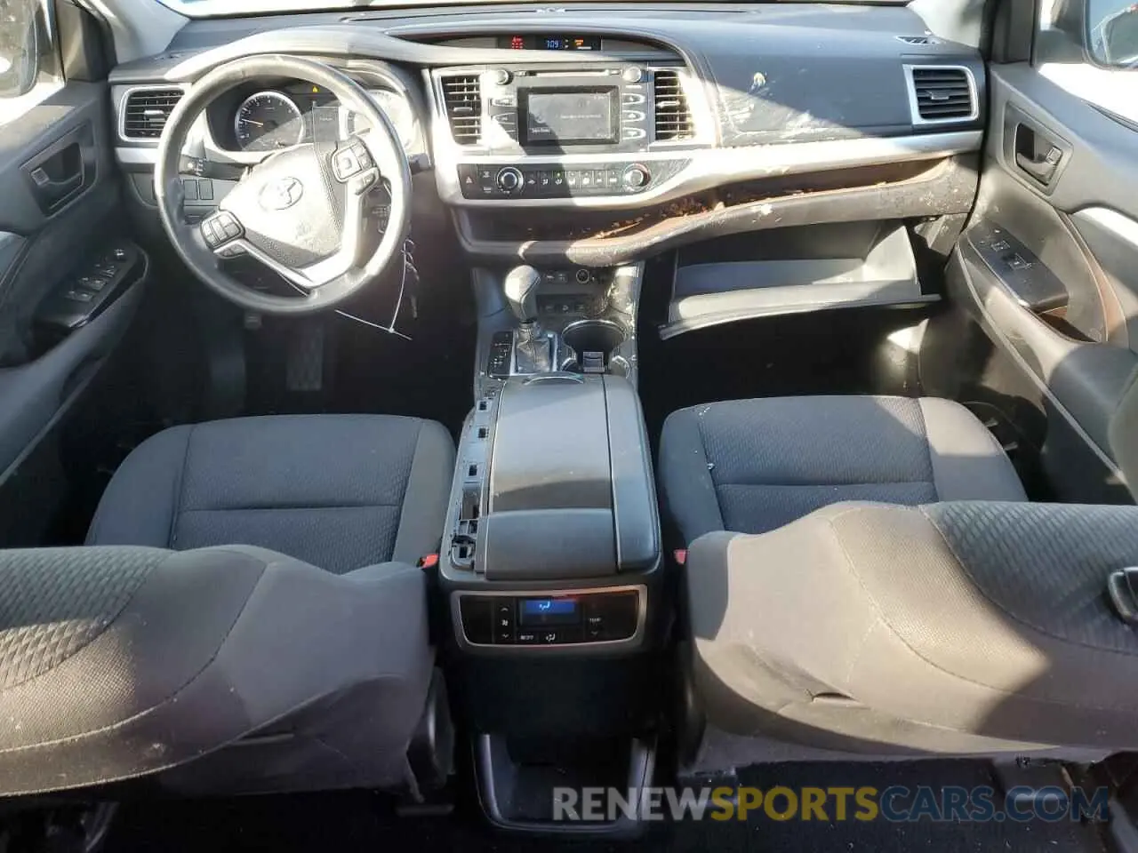 8 Photograph of a damaged car 5TDBZRFH2KS739936 TOYOTA HIGHLANDER 2019