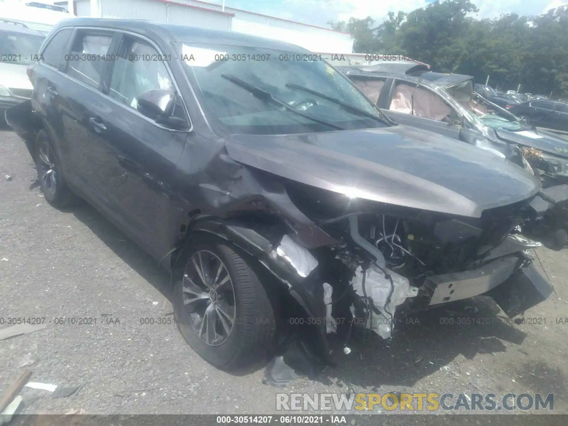 1 Photograph of a damaged car 5TDBZRFH2KS743419 TOYOTA HIGHLANDER 2019