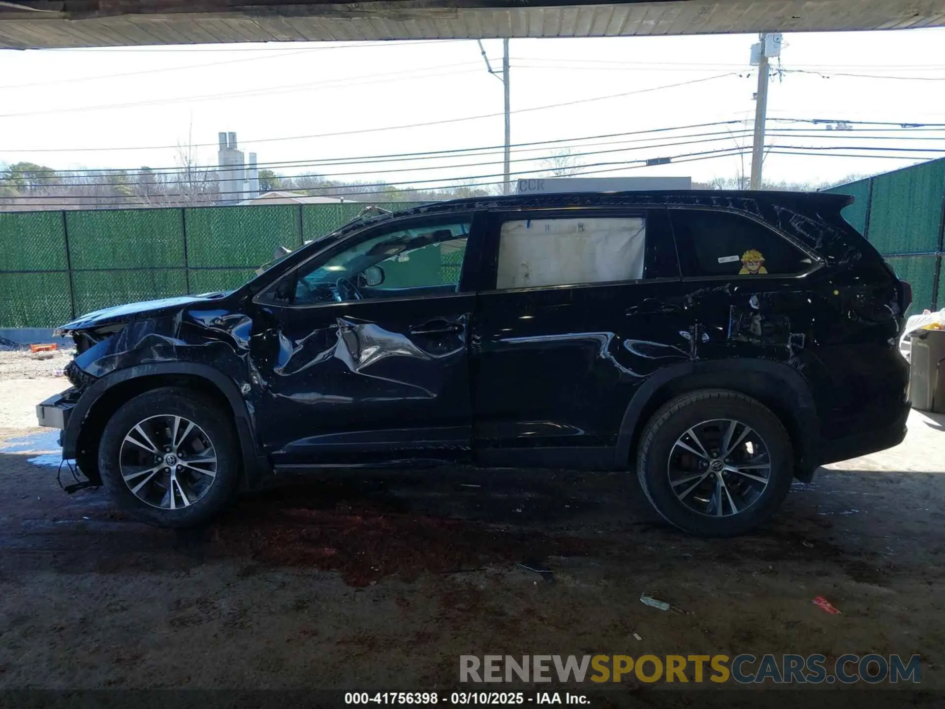15 Photograph of a damaged car 5TDBZRFH2KS743601 TOYOTA HIGHLANDER 2019