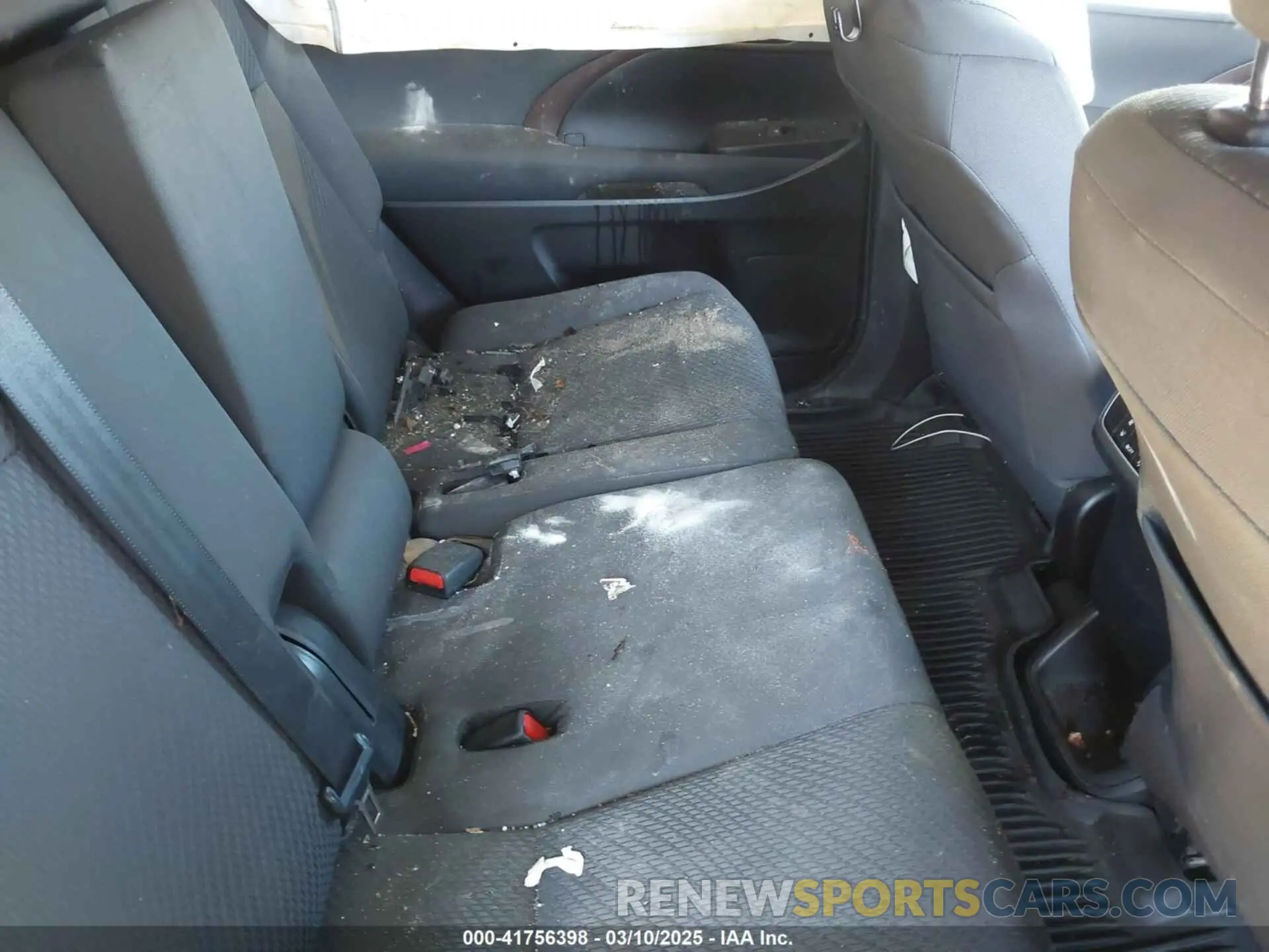 8 Photograph of a damaged car 5TDBZRFH2KS743601 TOYOTA HIGHLANDER 2019