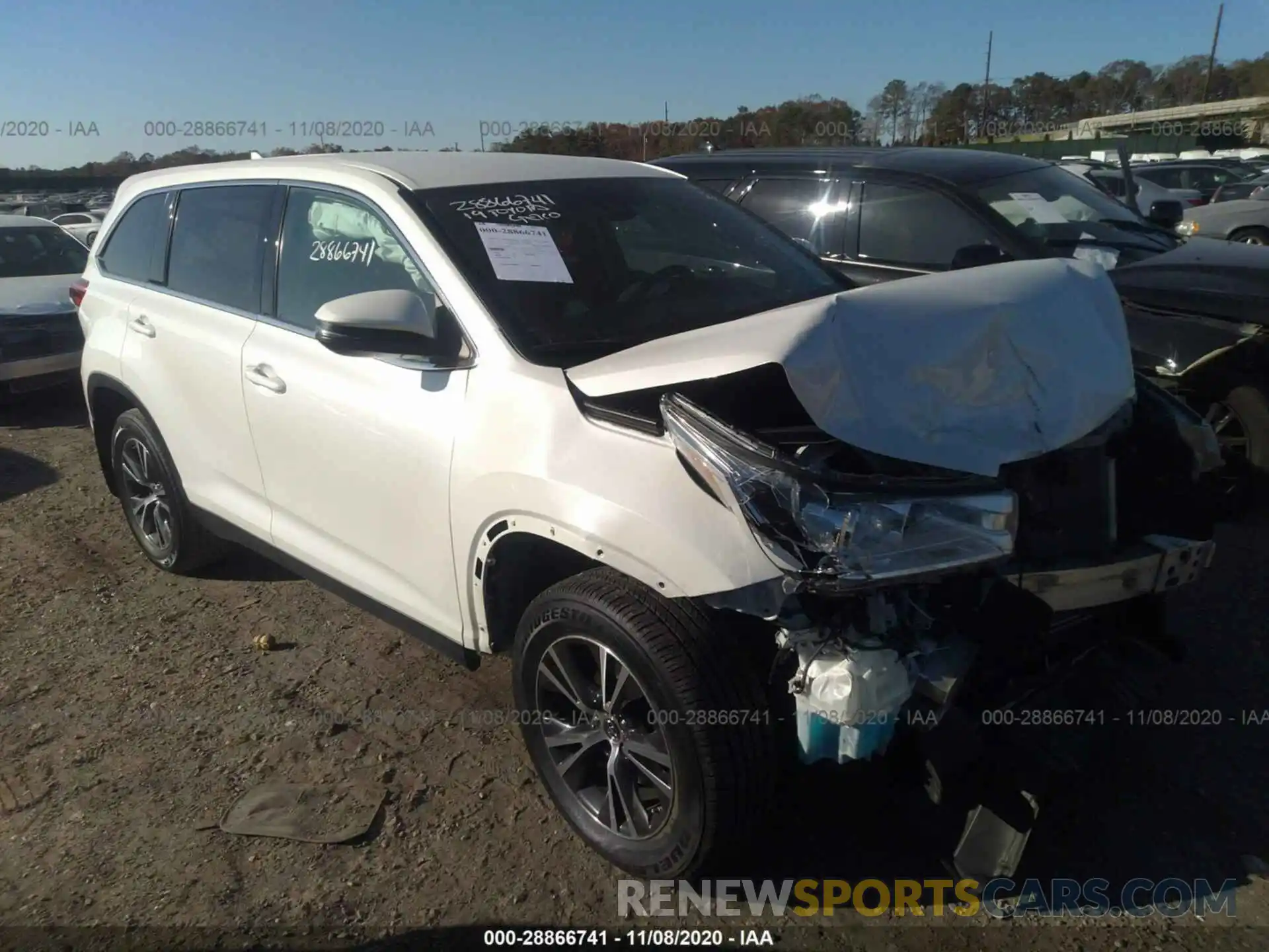 1 Photograph of a damaged car 5TDBZRFH2KS917697 TOYOTA HIGHLANDER 2019