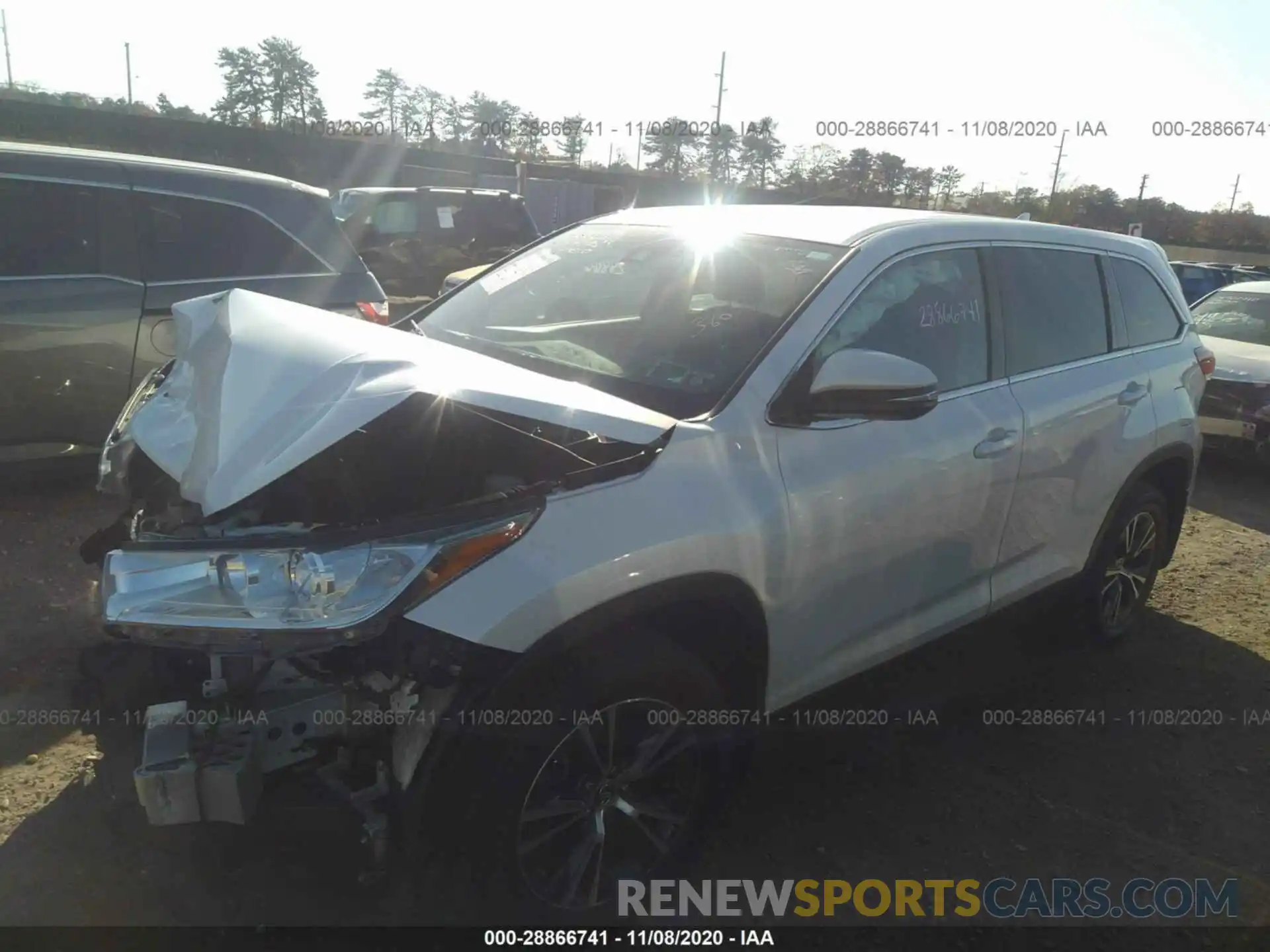 2 Photograph of a damaged car 5TDBZRFH2KS917697 TOYOTA HIGHLANDER 2019