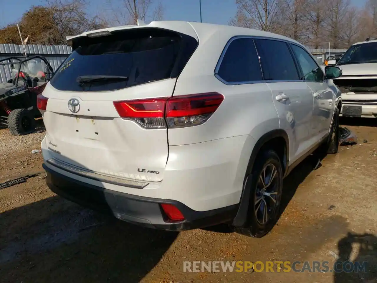 4 Photograph of a damaged car 5TDBZRFH2KS921829 TOYOTA HIGHLANDER 2019