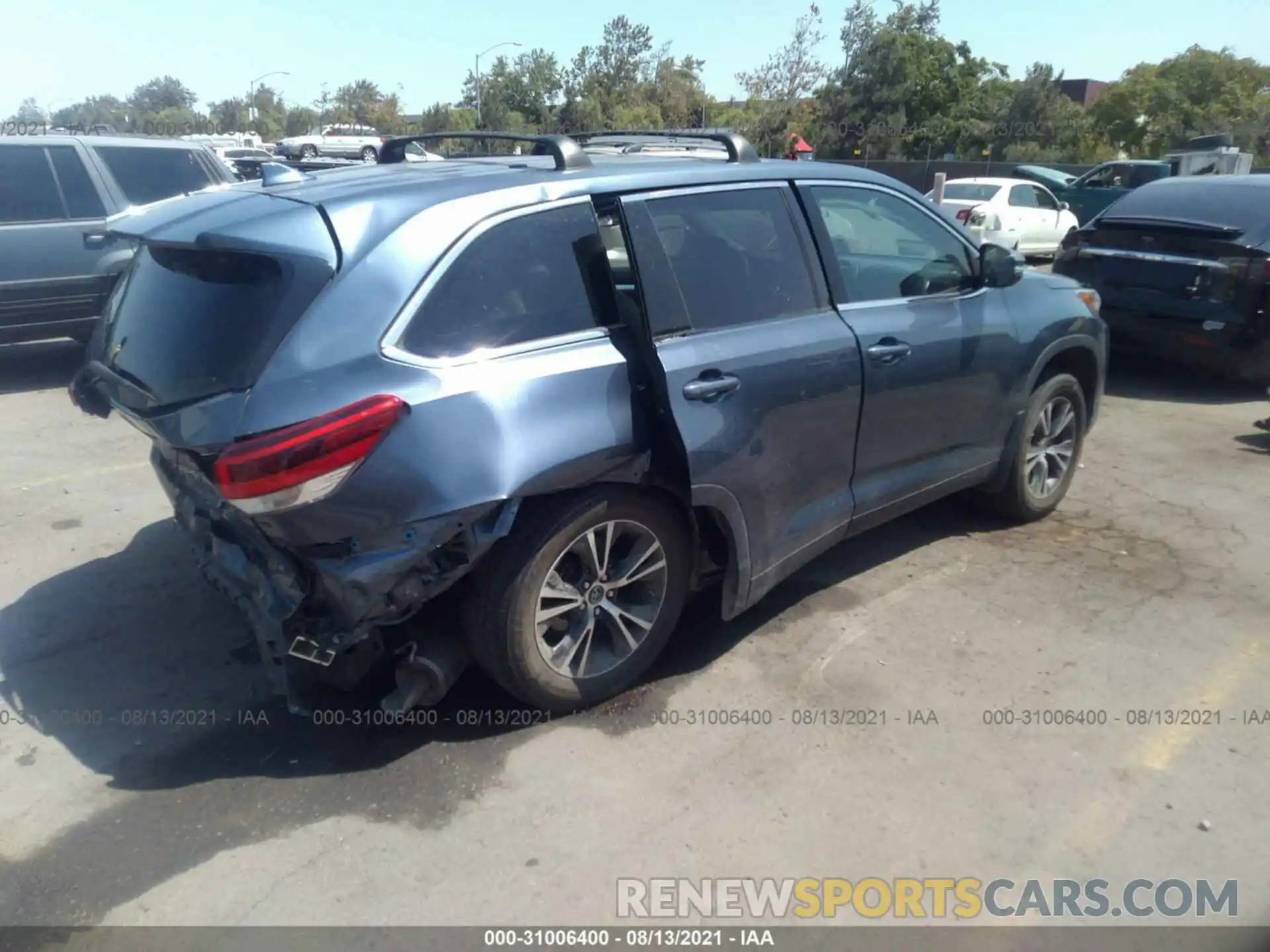 4 Photograph of a damaged car 5TDBZRFH2KS939408 TOYOTA HIGHLANDER 2019